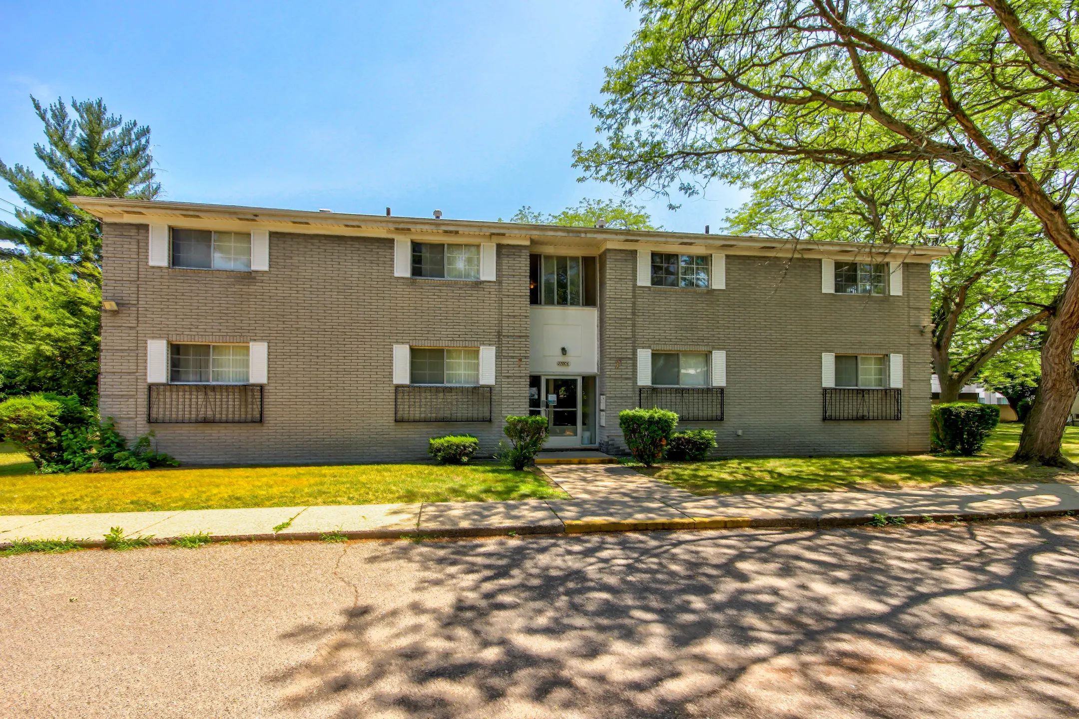 Redford Manor Apartments 27000 Joy Rd Redford, MI for Rent Rent.