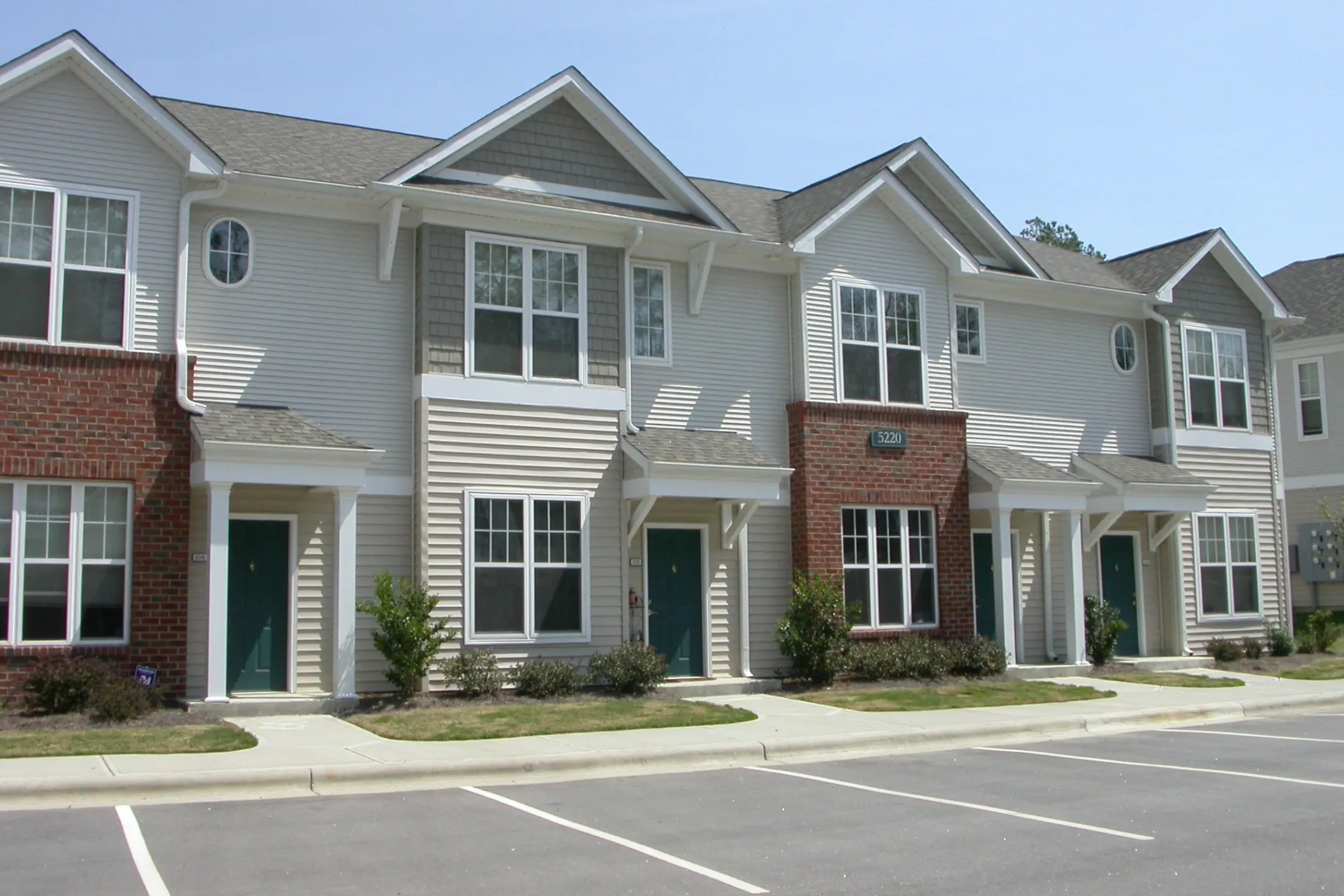 Building - Falls Creek Apartments & Townhomes - Raleigh, NC