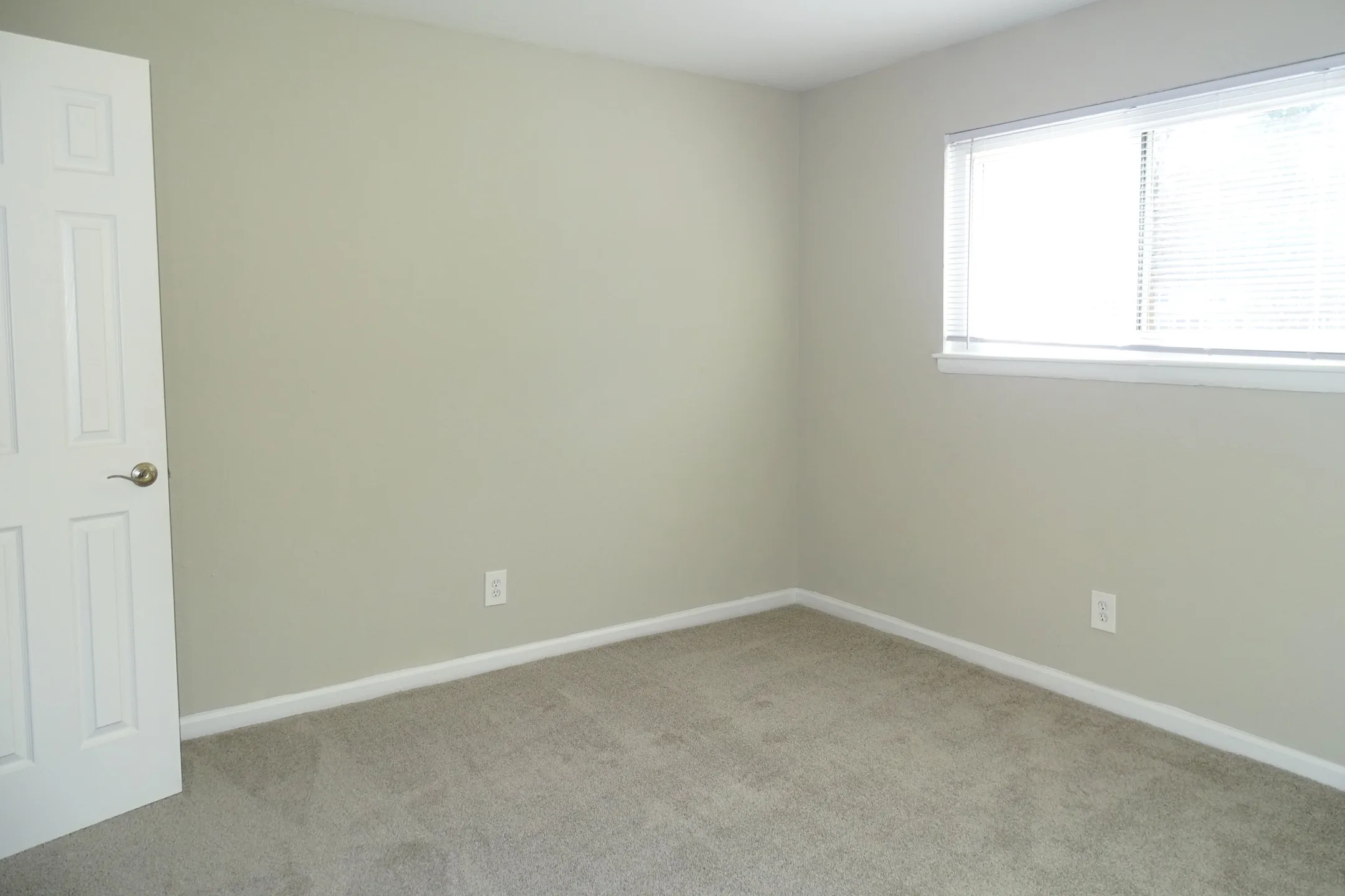 Churchland Square 7041 Kenny Ln Portsmouth, VA Apartments for Rent