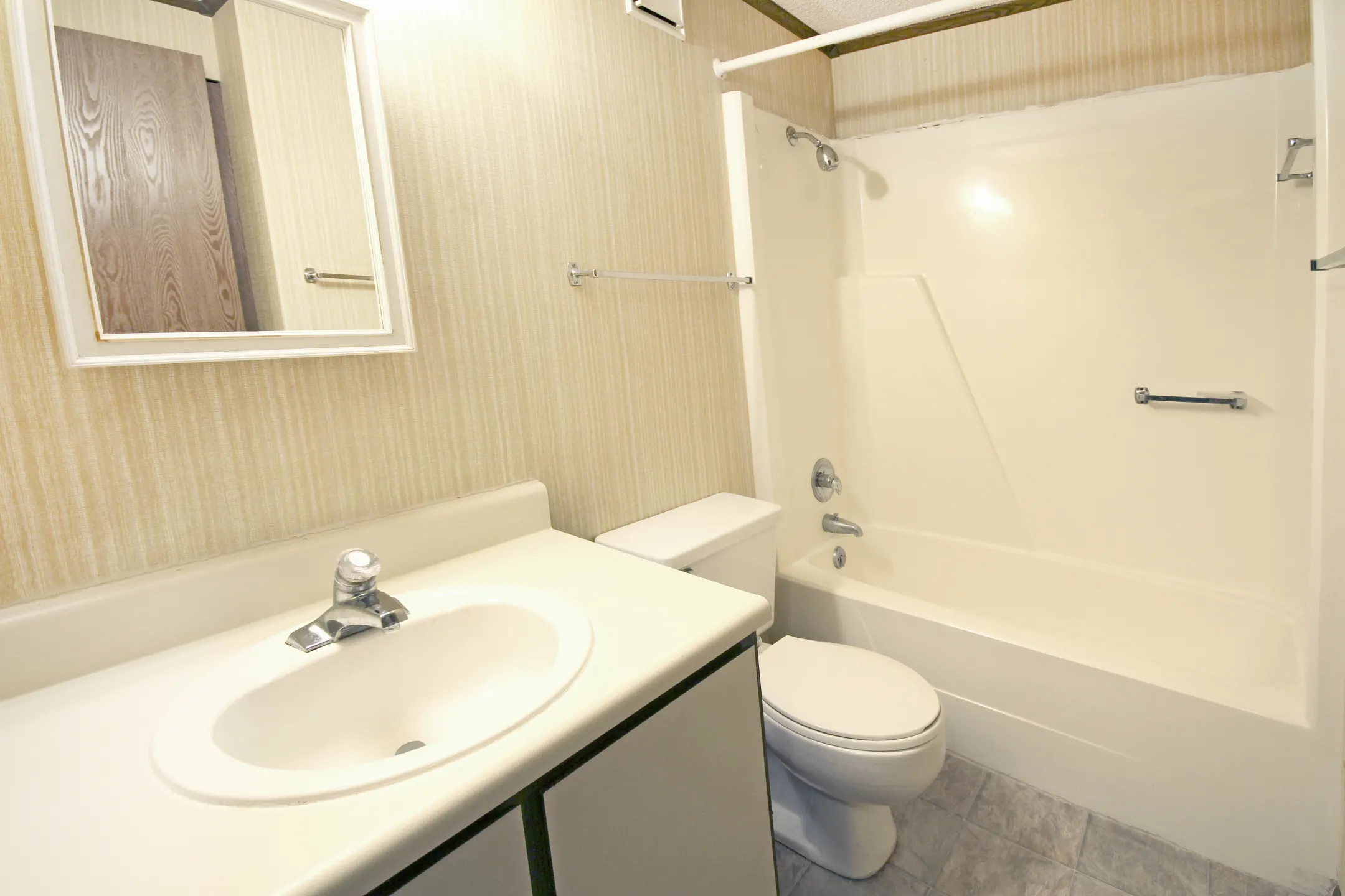 Bathroom - Wentworth Estates - Florence, KY