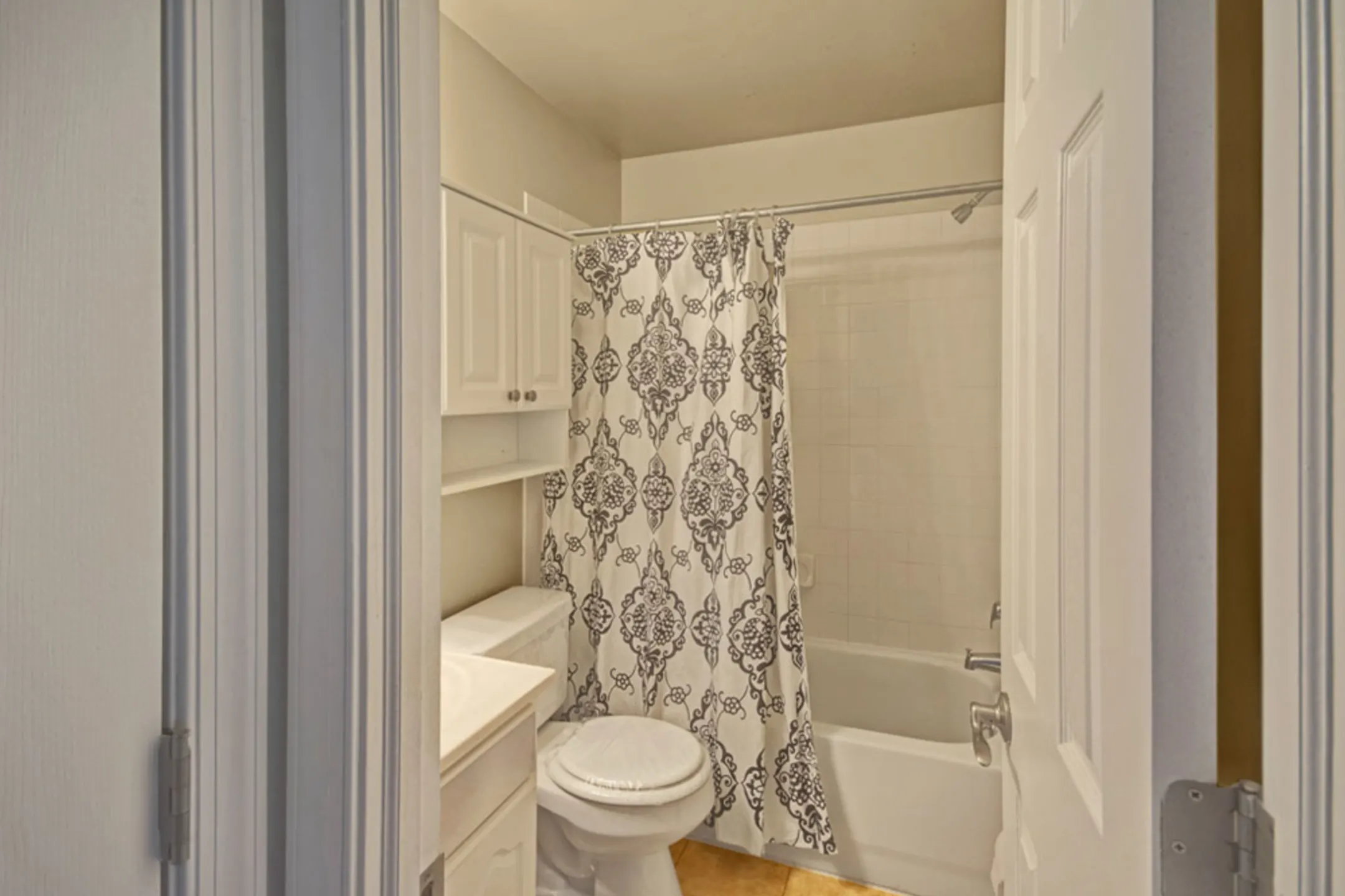 Bathroom - Glen Manor Apartments - Glenolden, PA