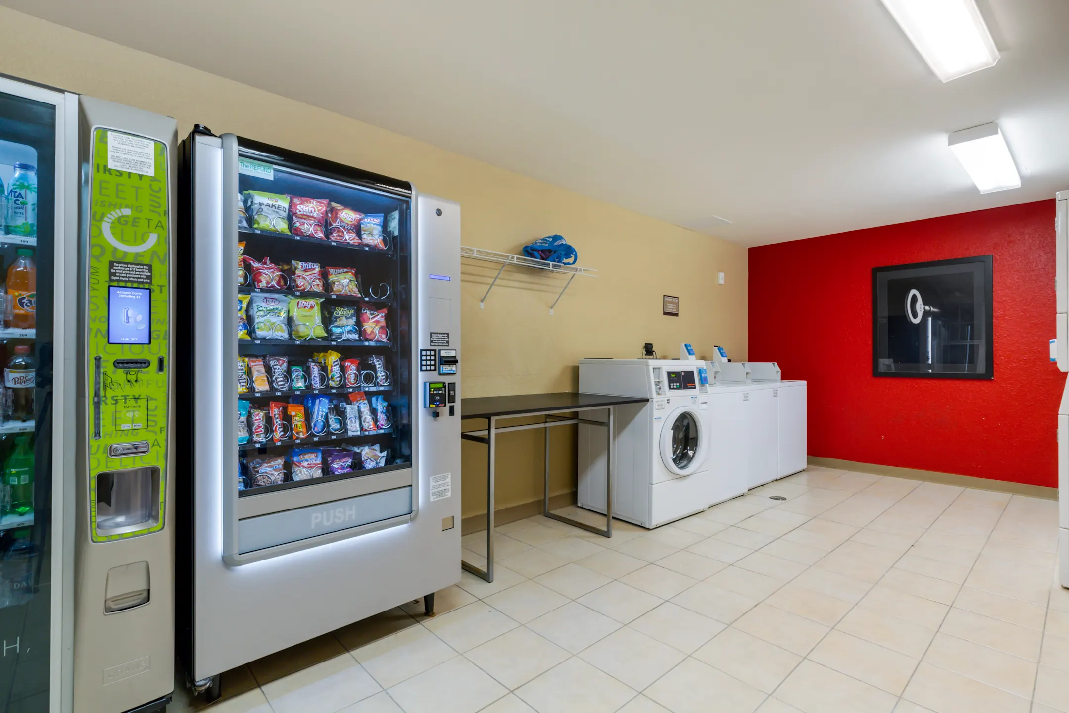 Kitchen - Furnished Studio - Fort Lauderdale - Cypress Creek - Andrews Ave. - Fort Lauderdale, FL