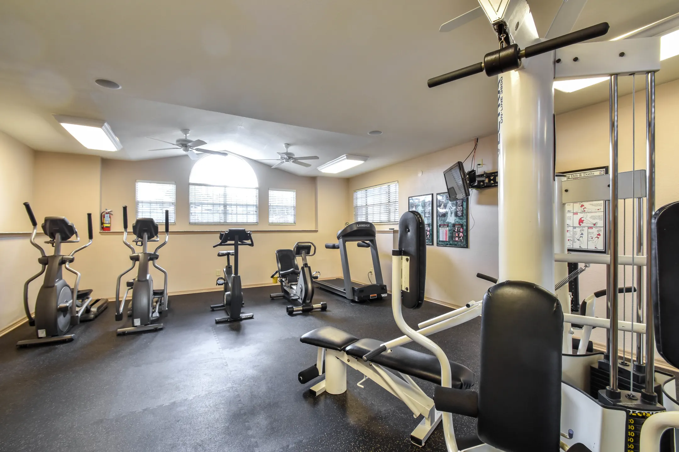 Fitness Weight Room - Colonial Pointe Apartments - Orlando, FL