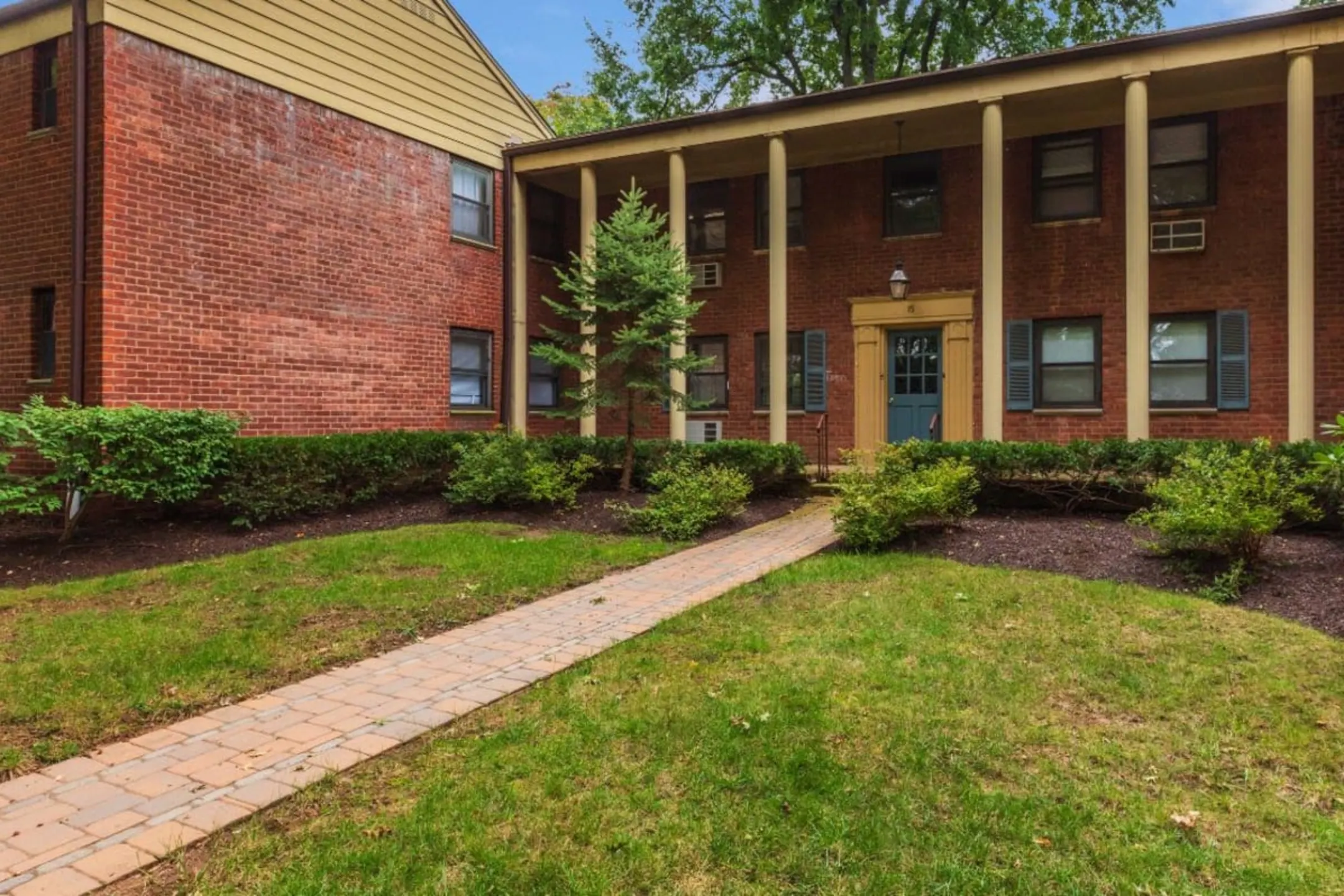 Continental Gardens Apartments River Edge, NJ 07661