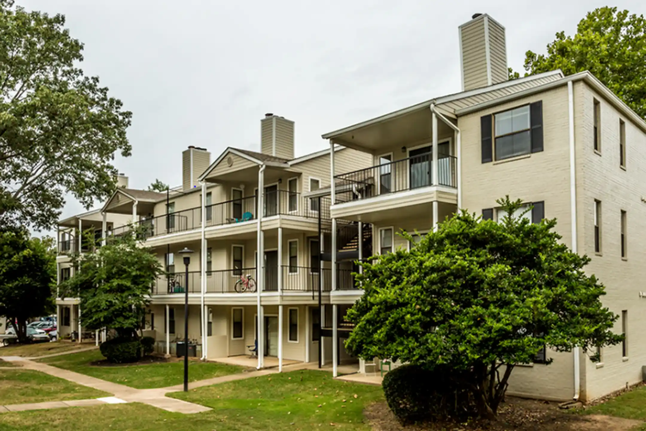 Riverwalk 2400 Riverfront Dr. Little Rock, AR Apartments for Rent