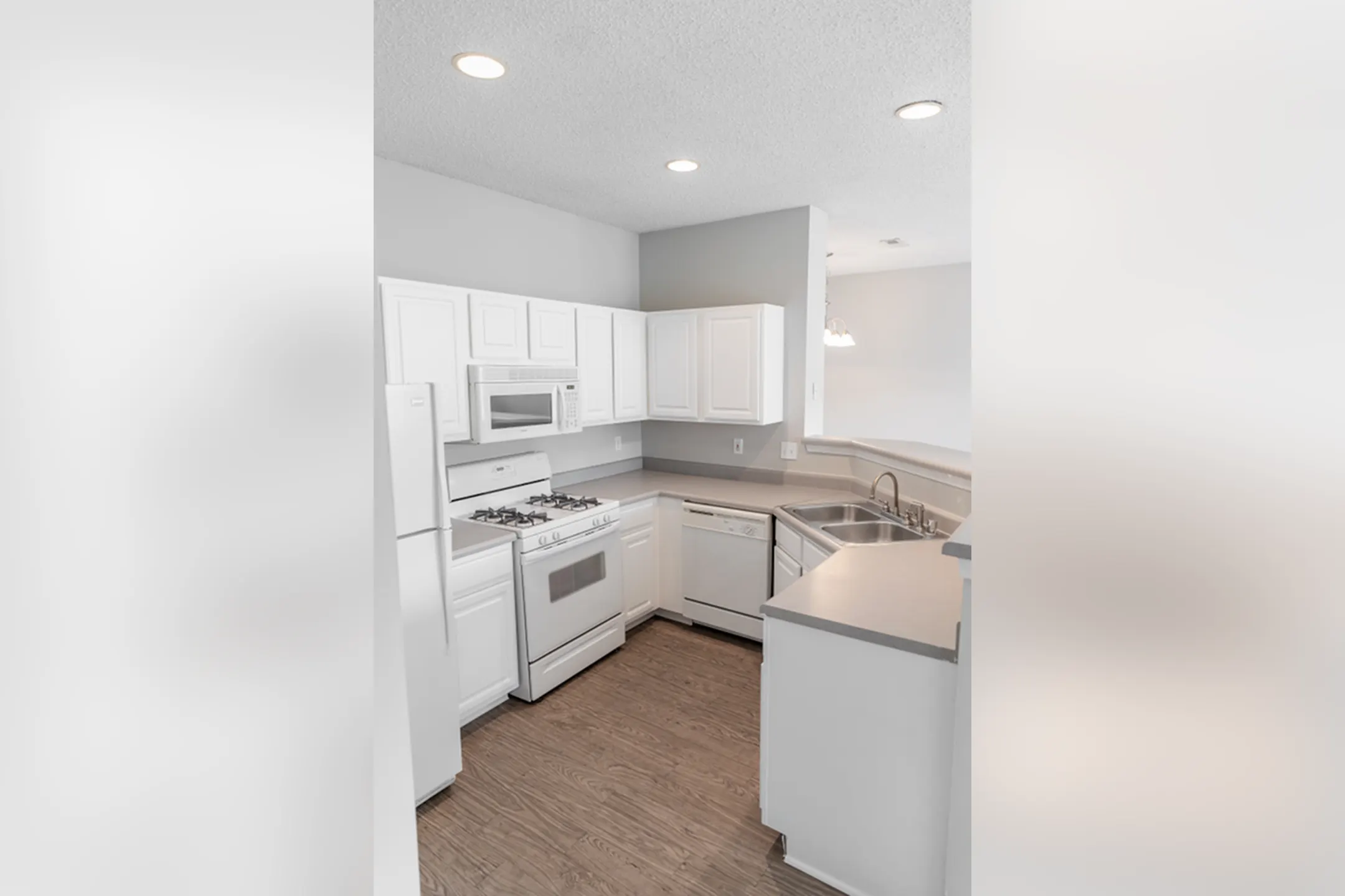Kitchen - Colts Run Apartments - Lexington, KY