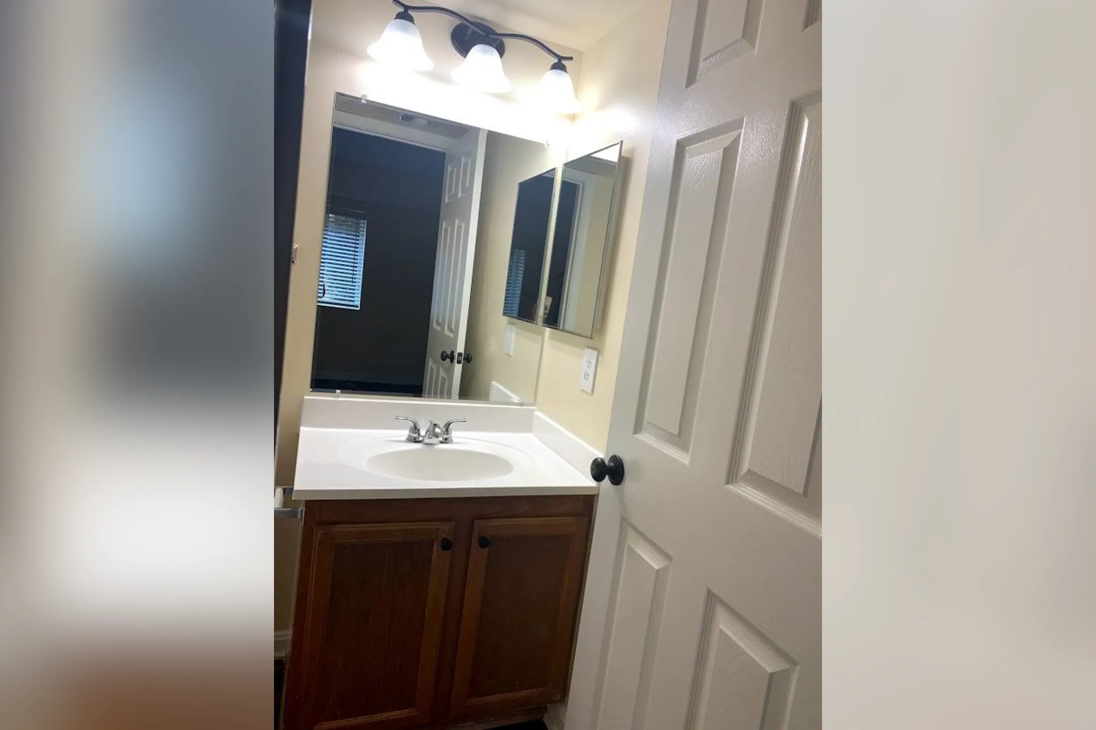 Broadstone at River Oaks 3119 Chesapeake Dr Dumfries, VA Apartments