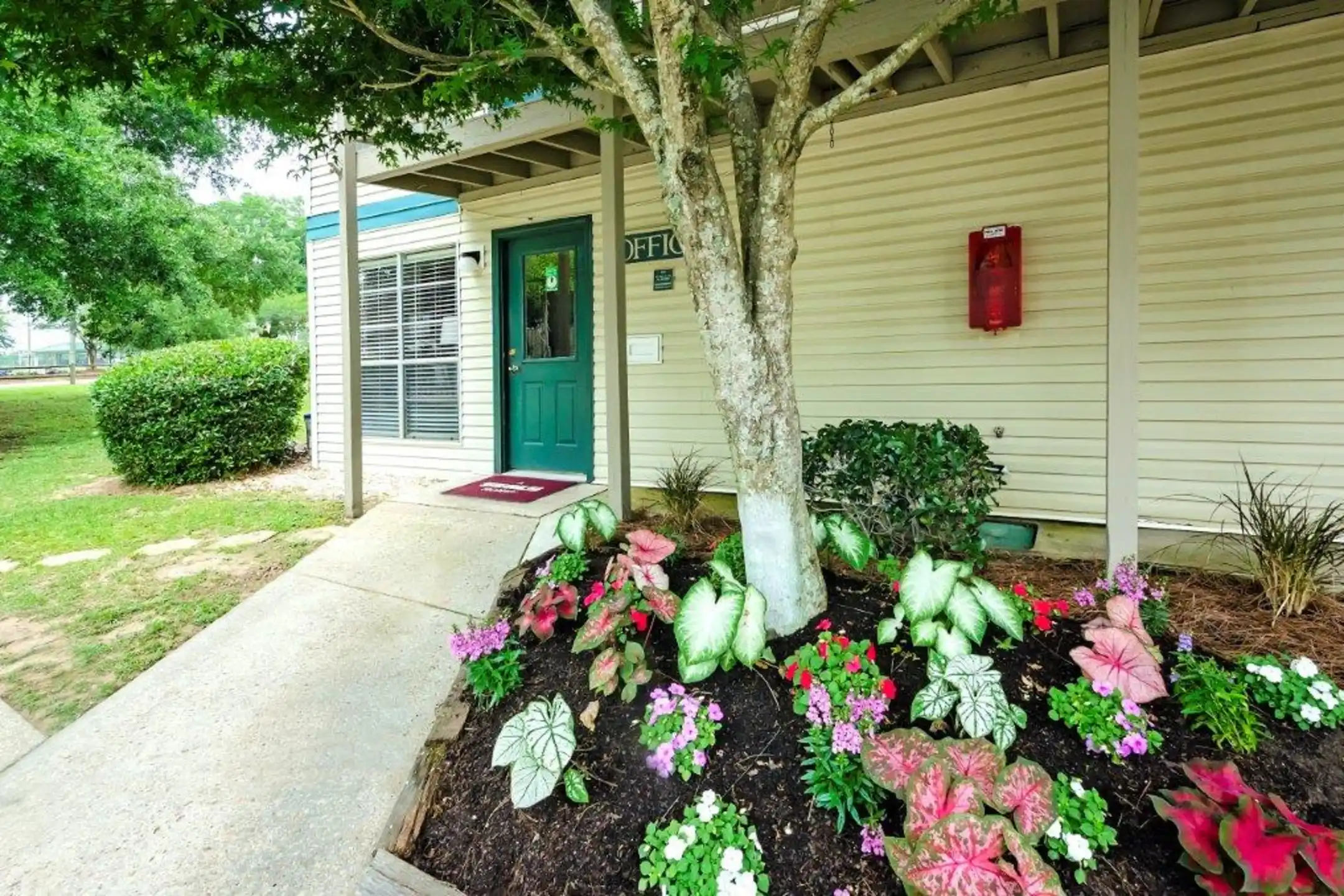 Robinwood Apartments 6001 Old Shell Rd Mobile, AL Apartments for