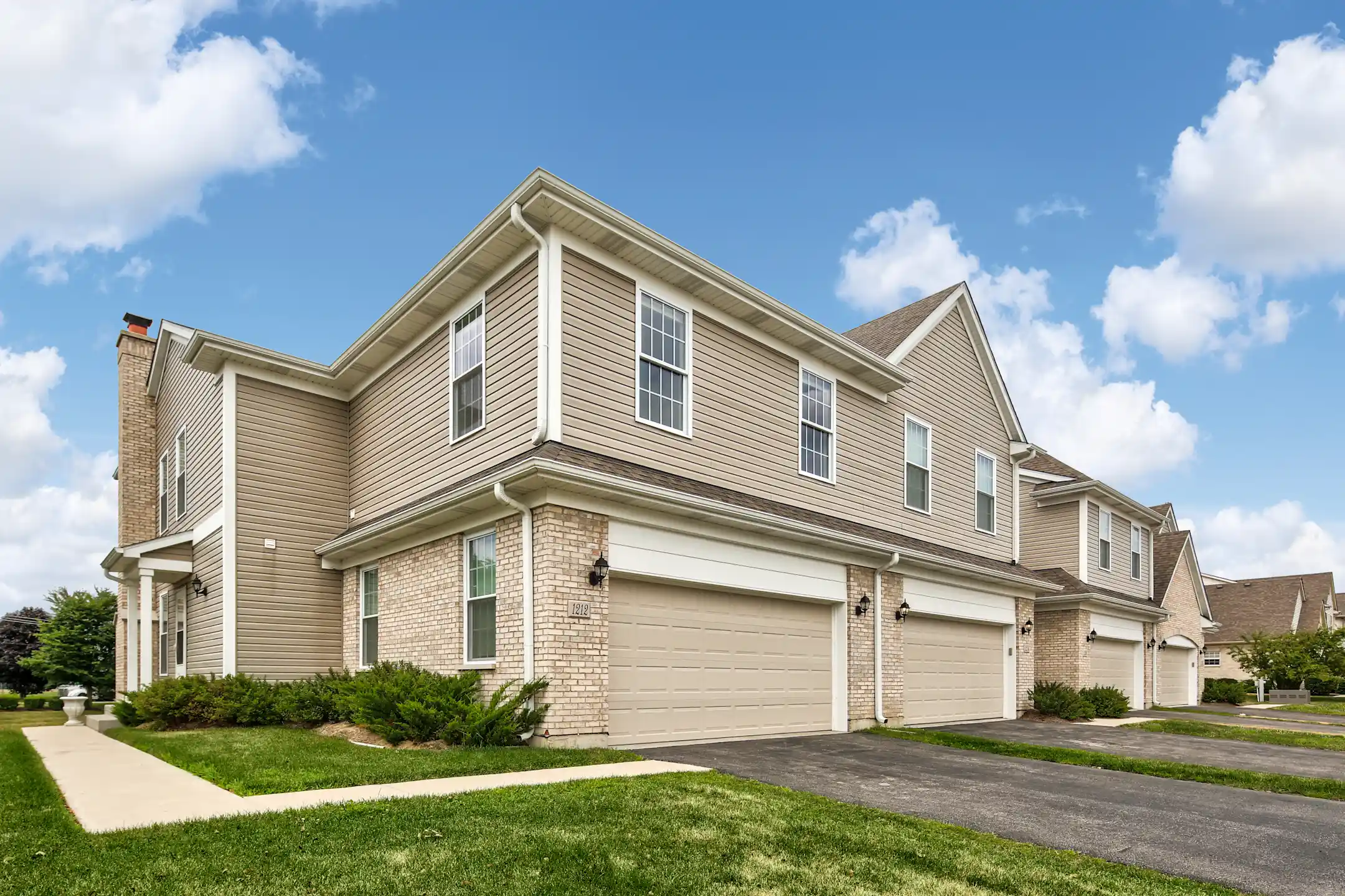 Princeton West Townhomes 1212 Bradley Circle Elgin, IL Townhomes