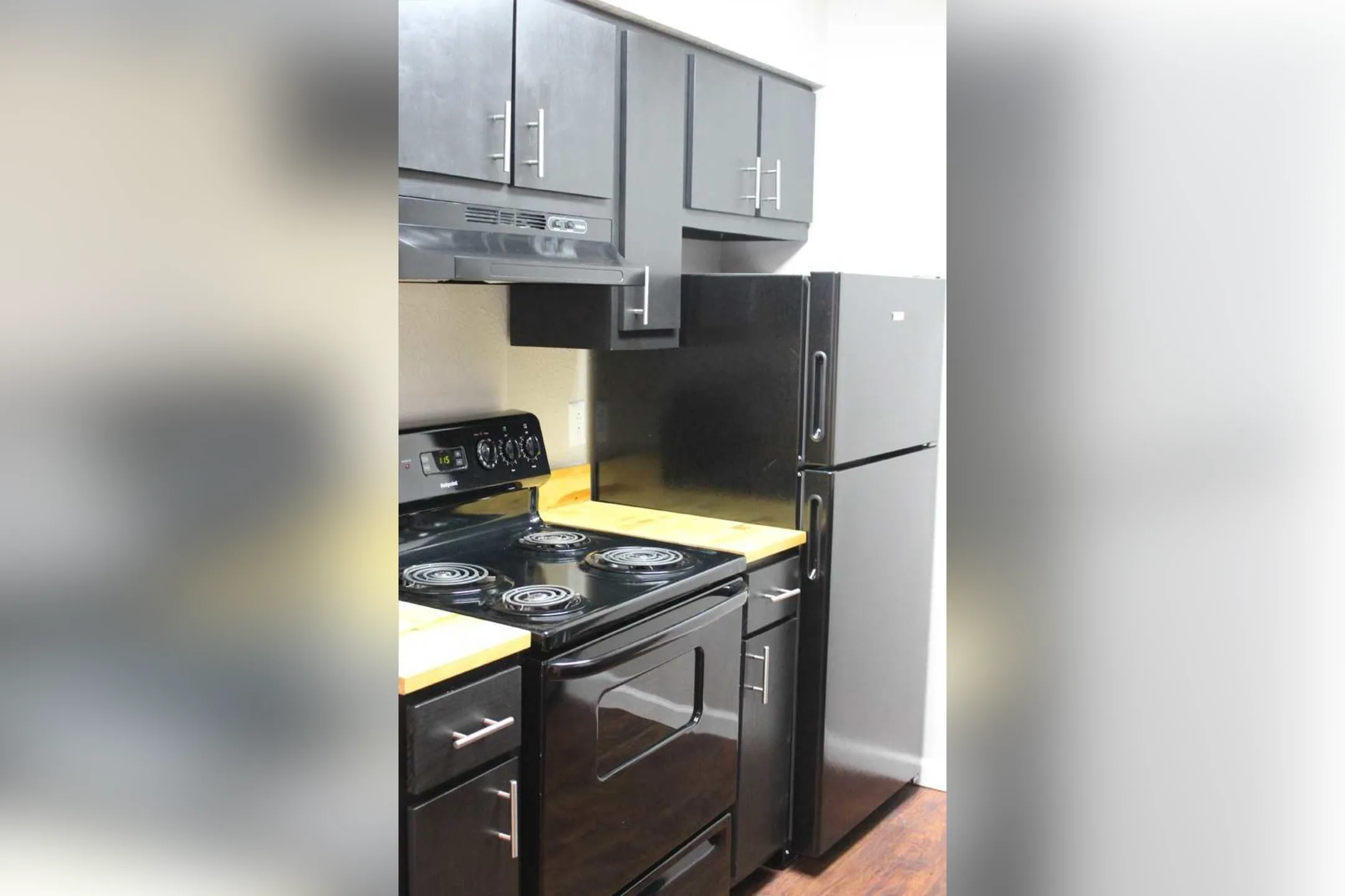 Kitchen - Carillon Apartments - Dallas, TX