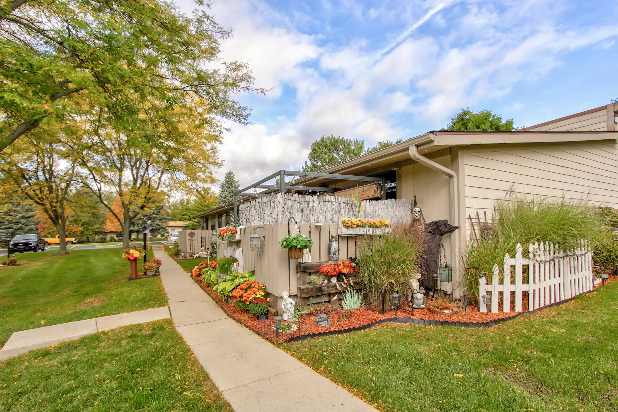 Forest View Apartments 1727 Montgomery Ct Haslett, MI Apartments