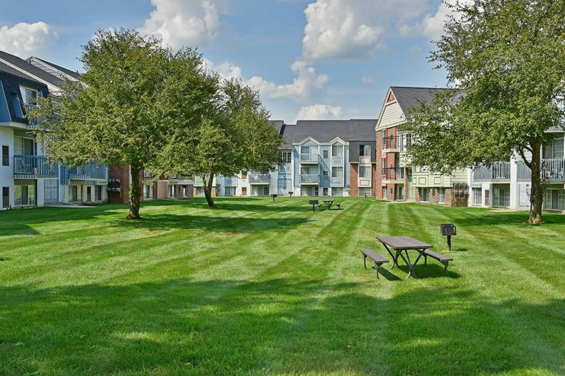 Charter Oaks Apartments 1000 Charter Oaks Dr Davison, MI Townhomes