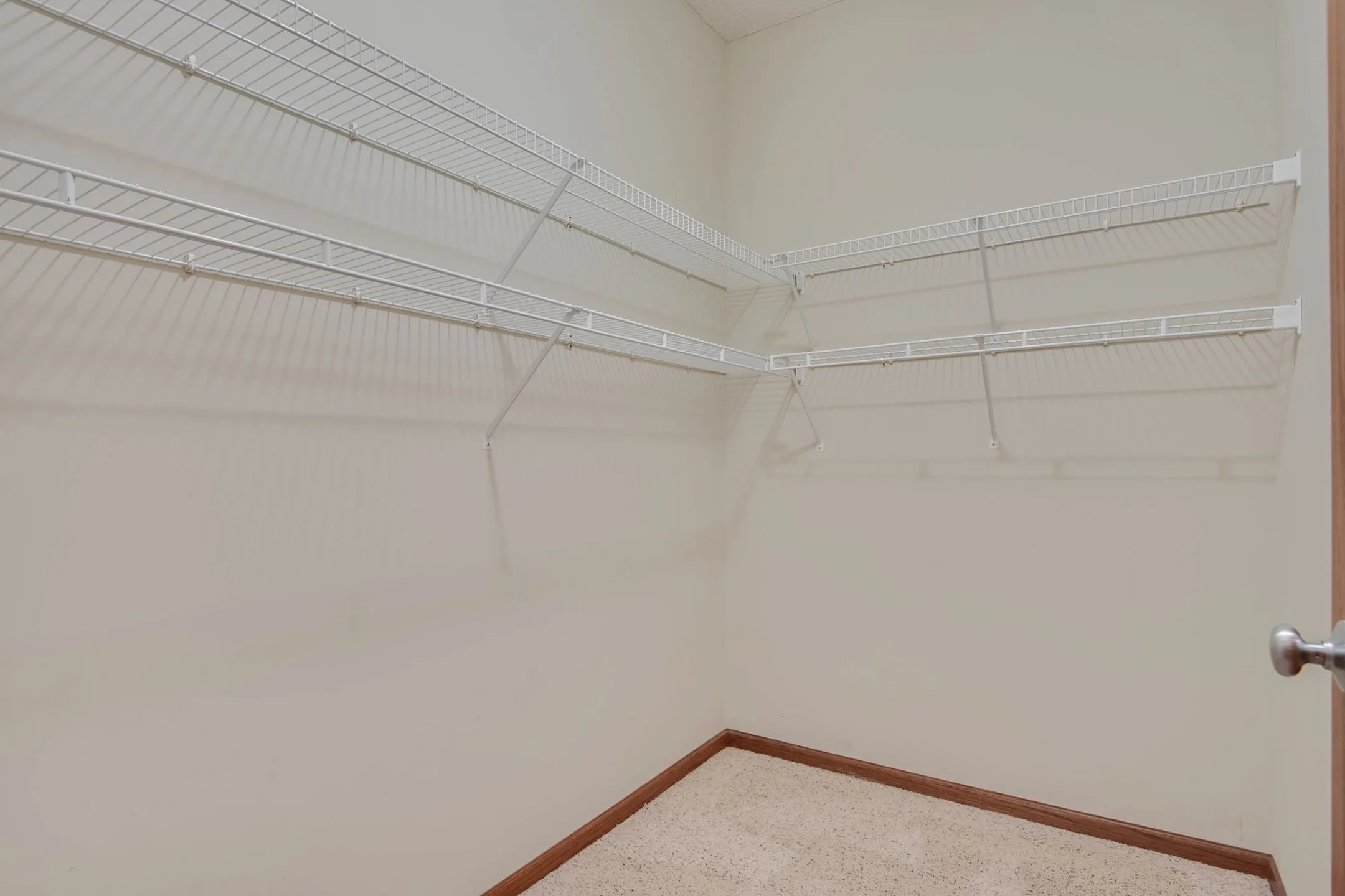 Oaks Hiawatha Station Apartments Minneapolis, MN 55406