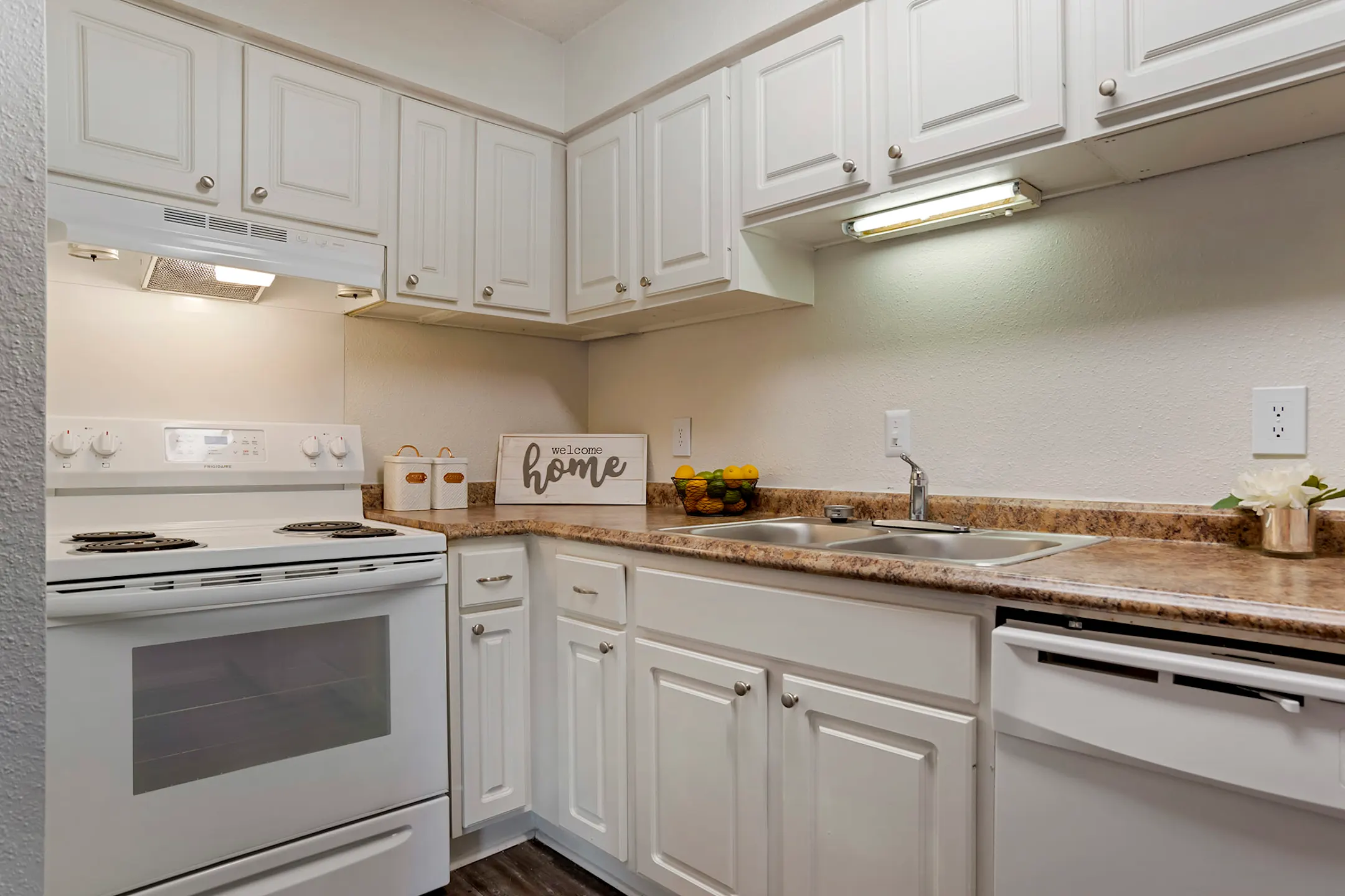 Kitchen - Pear Orchard Apartments - Ridgeland, MS