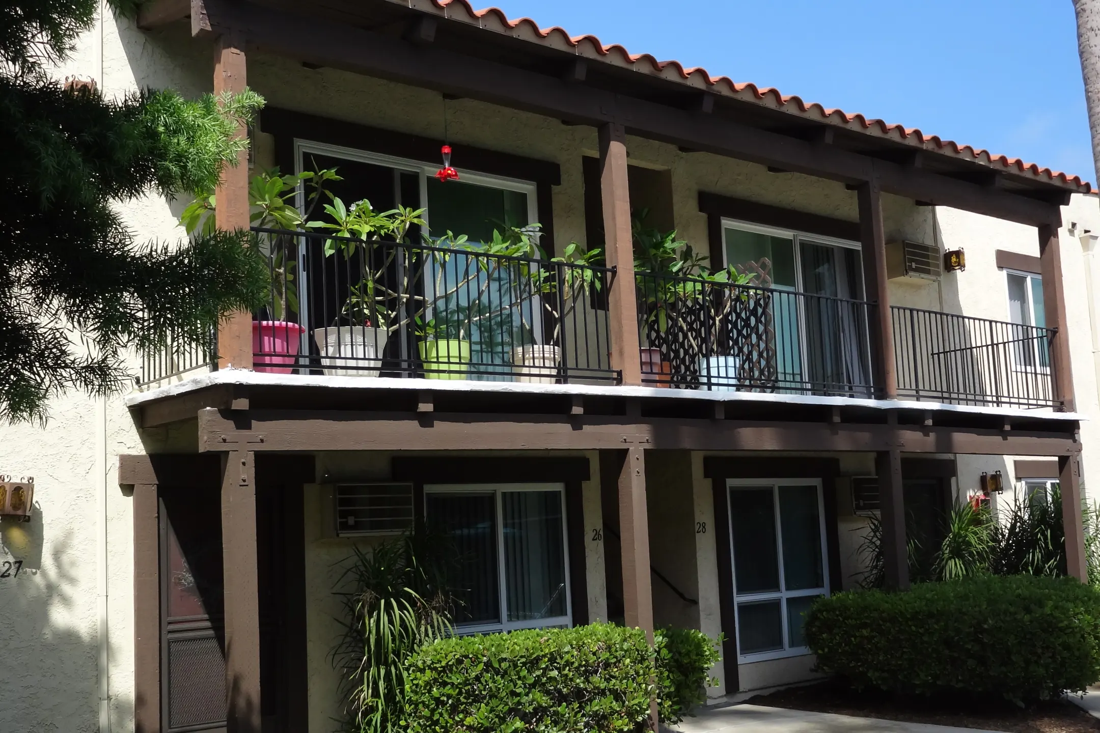 Building - The Maddox Apartments - Huntington Beach, CA