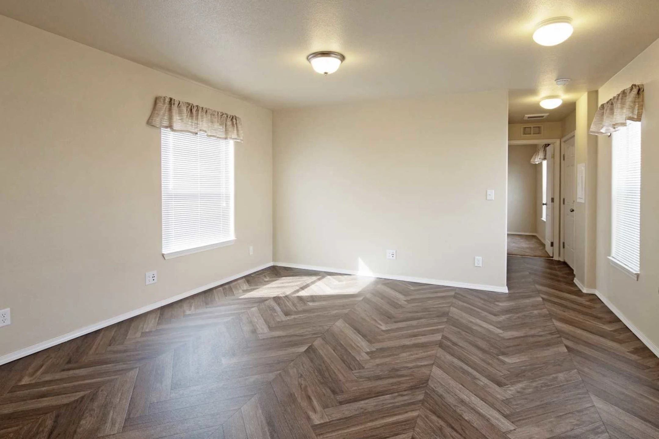 Living Room - Four Seasons Apartments - Anchorage, AK