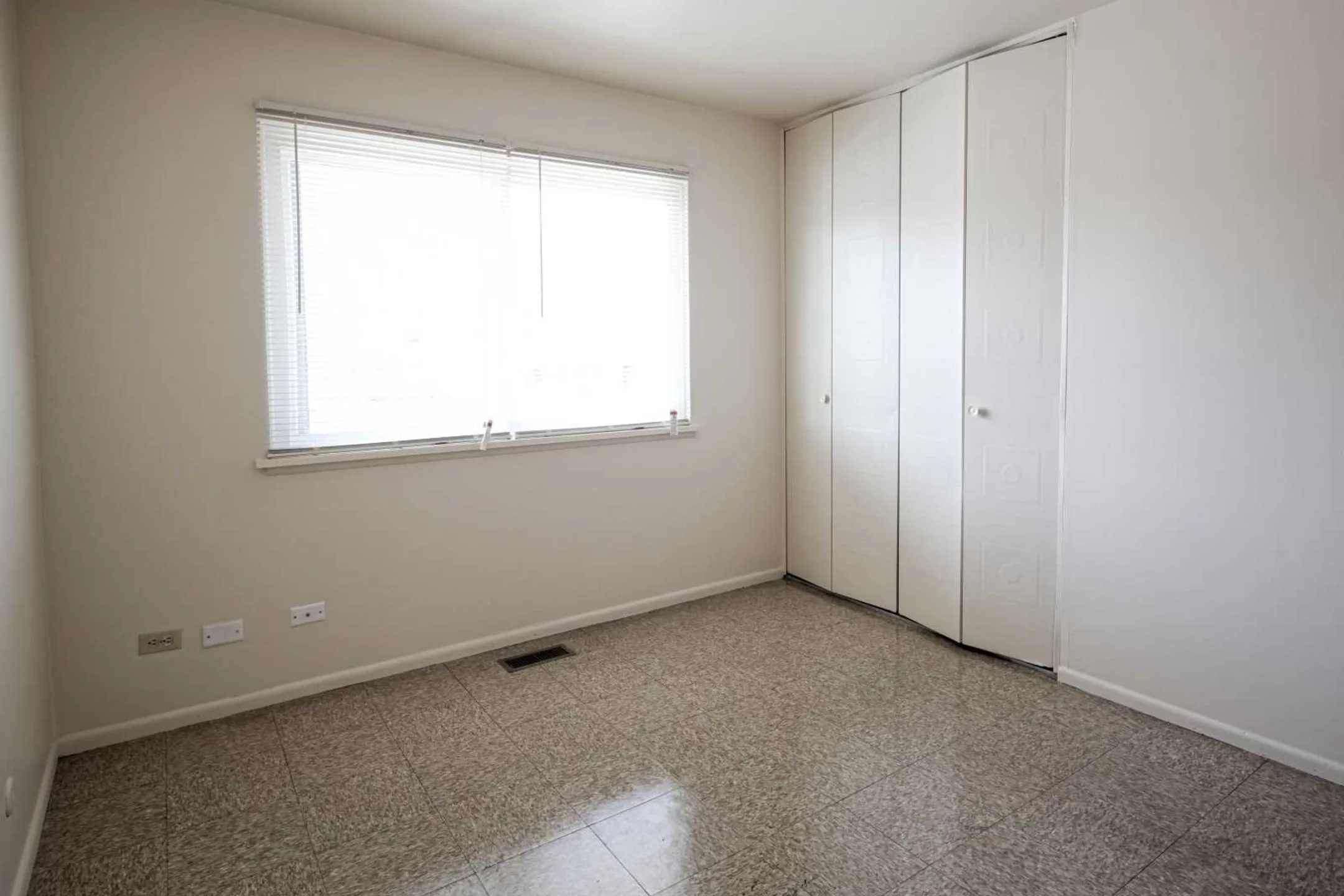 Bedroom - Manchester Knolls - North Chicago, IL
