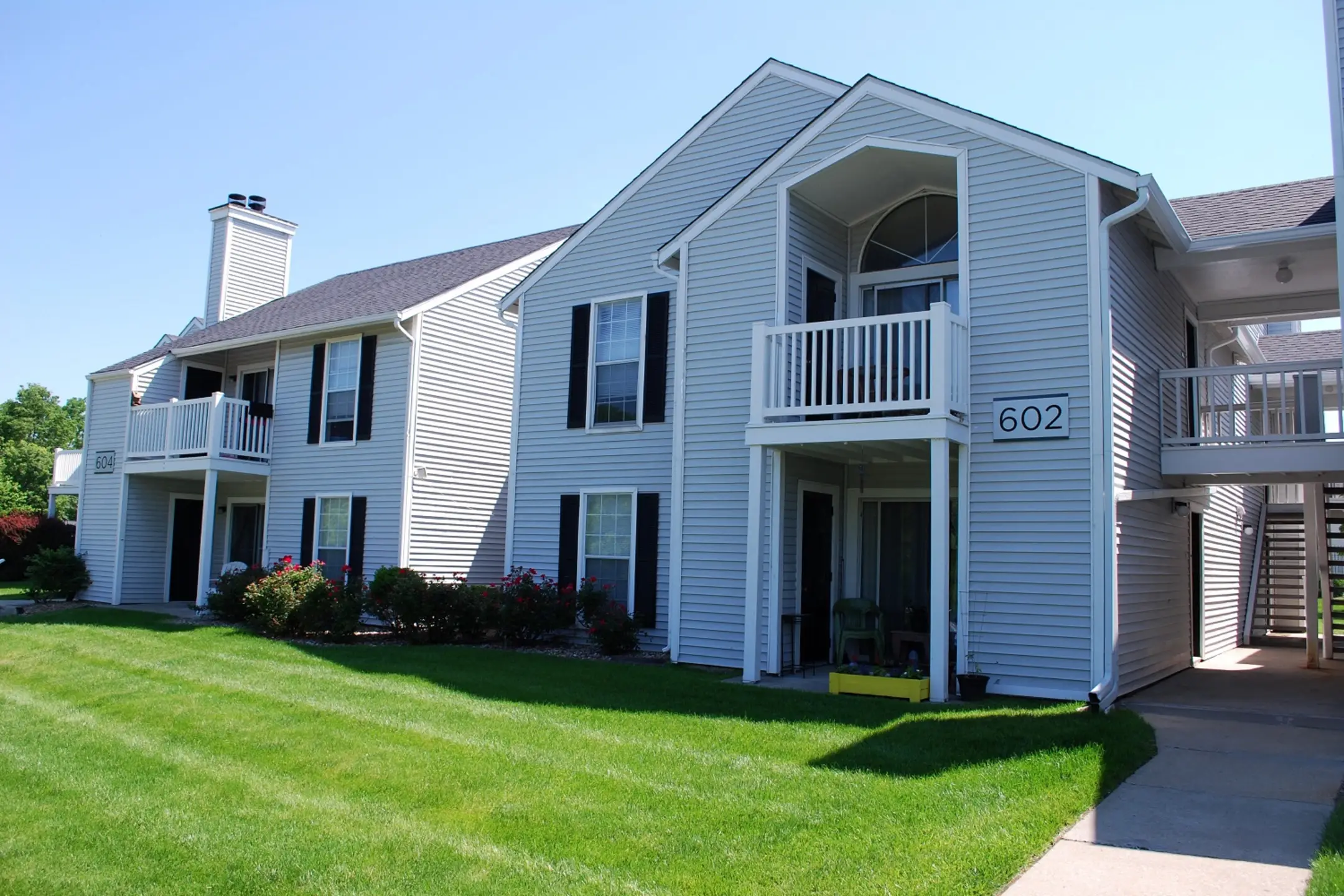 Pinehurst Apartments Kansas City, MO 64118