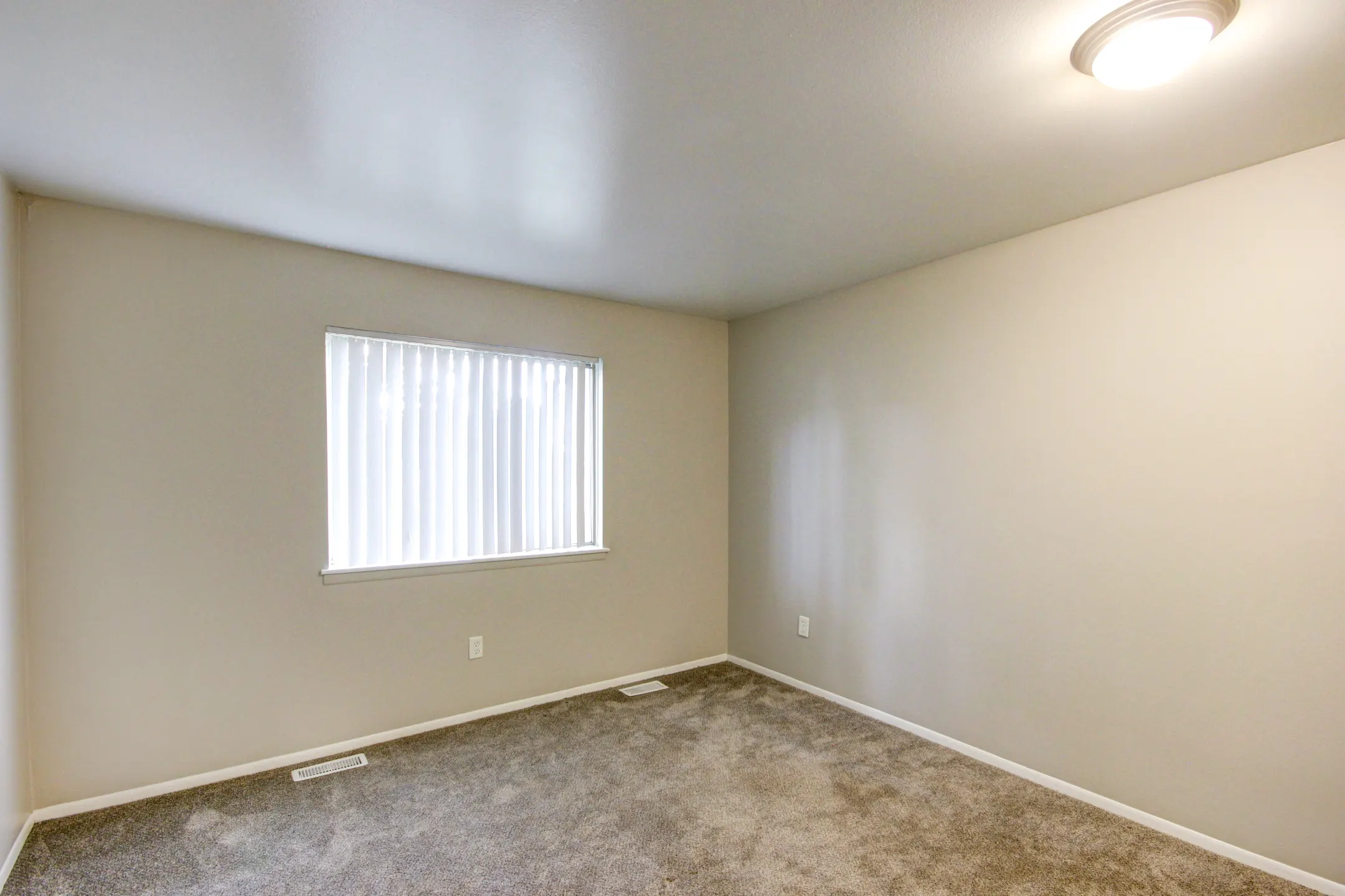 Maple Grove Apartments - Sterling Heights, MI 48312