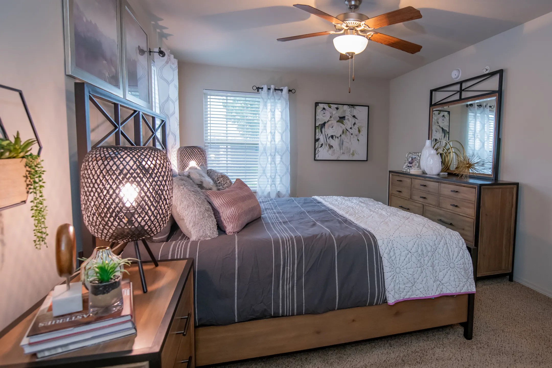 Bedroom - Cascata Luxury Apartments - Tulsa, OK
