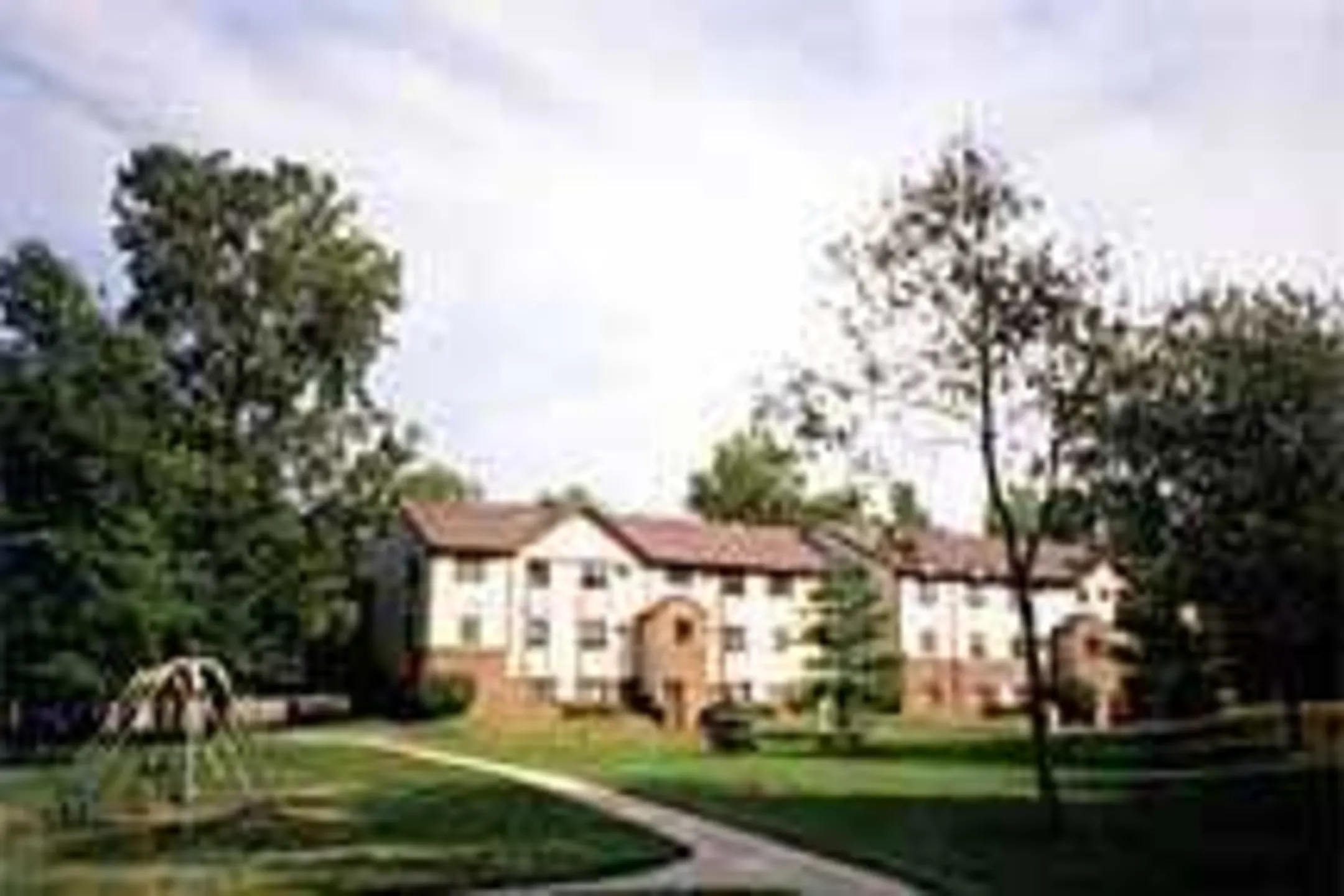 Building - Wood Ridge Apartments And Townhomes - Toledo, OH