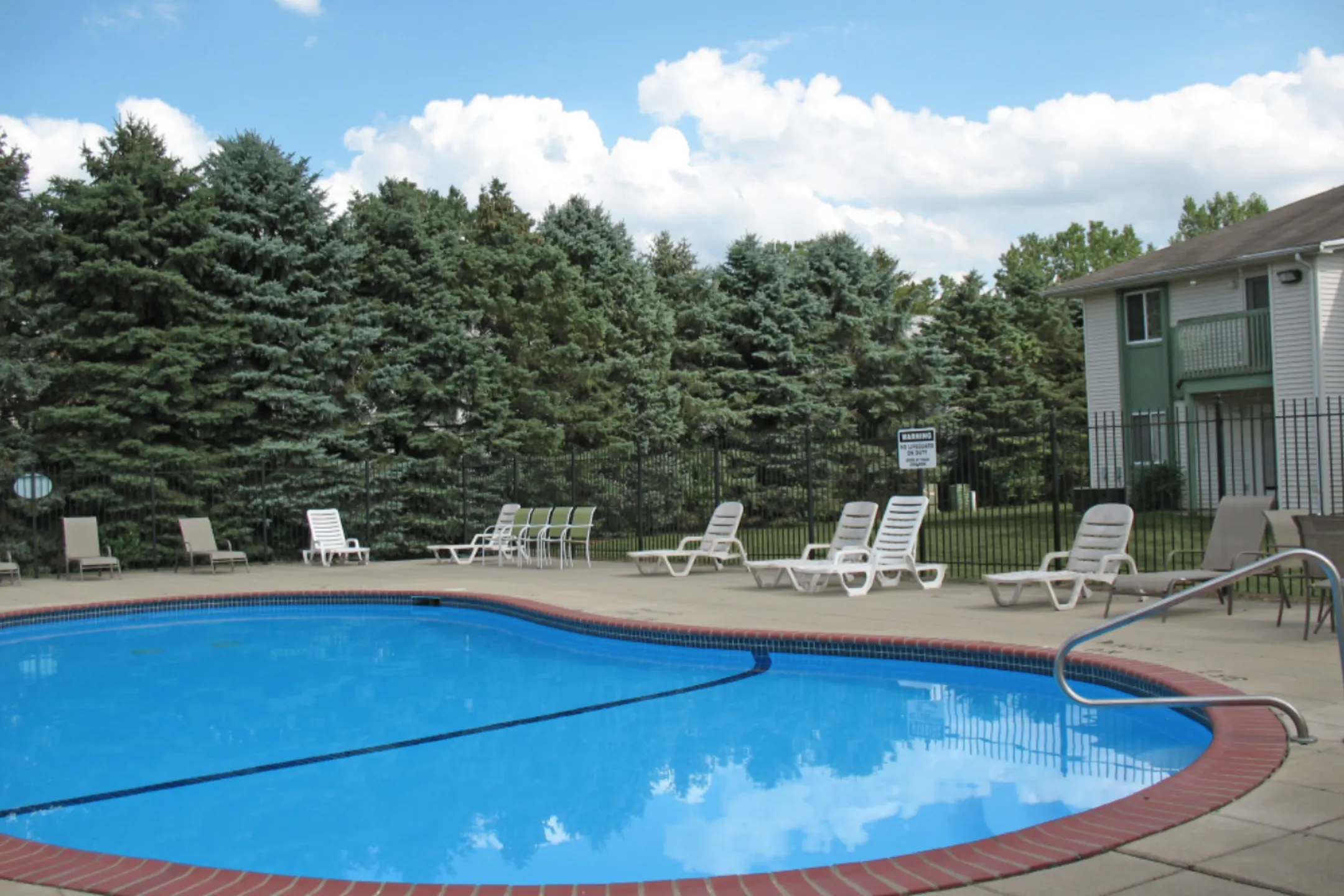 Pool - Country View Apartments - Toledo, OH