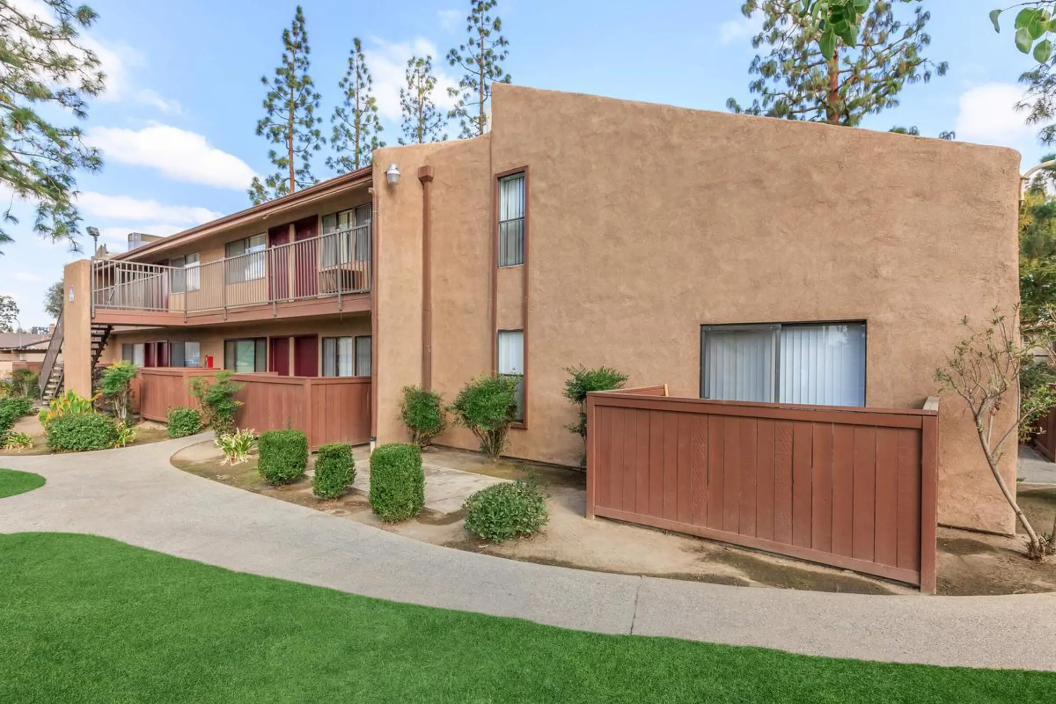Building - Pacific Terrace Apartments - Bakersfield, CA