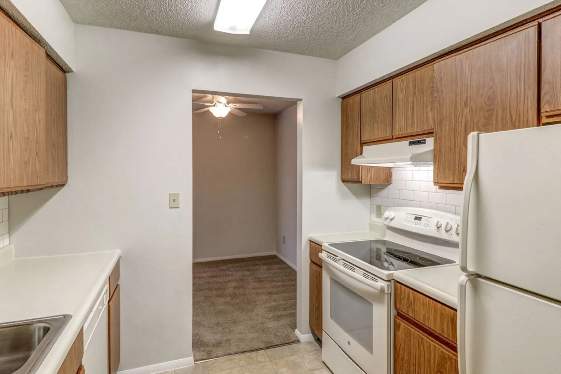 Ashley Pointe Apartments of Evansville Evansville, IN 47715