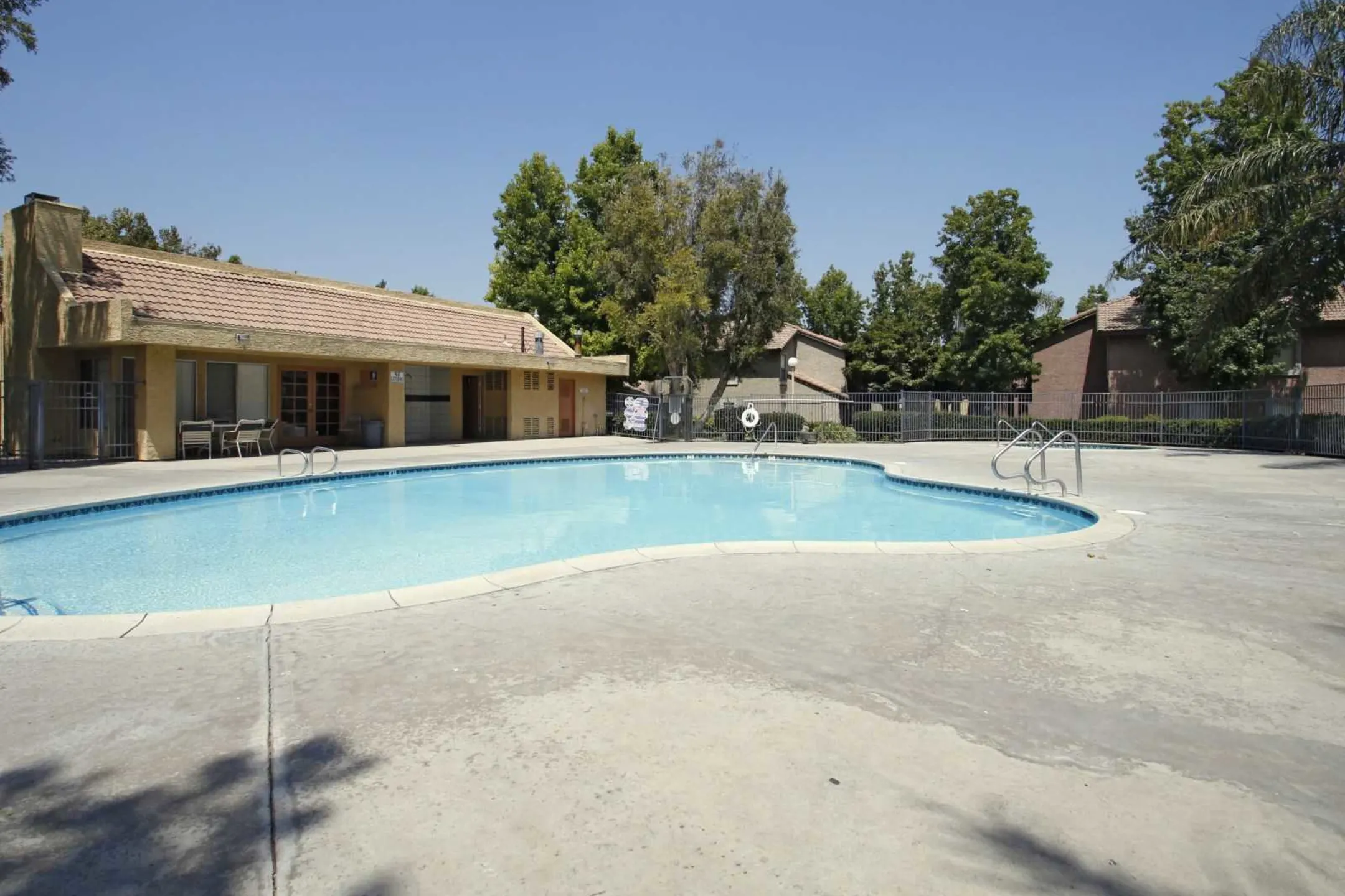 Maple Hill Village Apartments Fontana, CA 92335