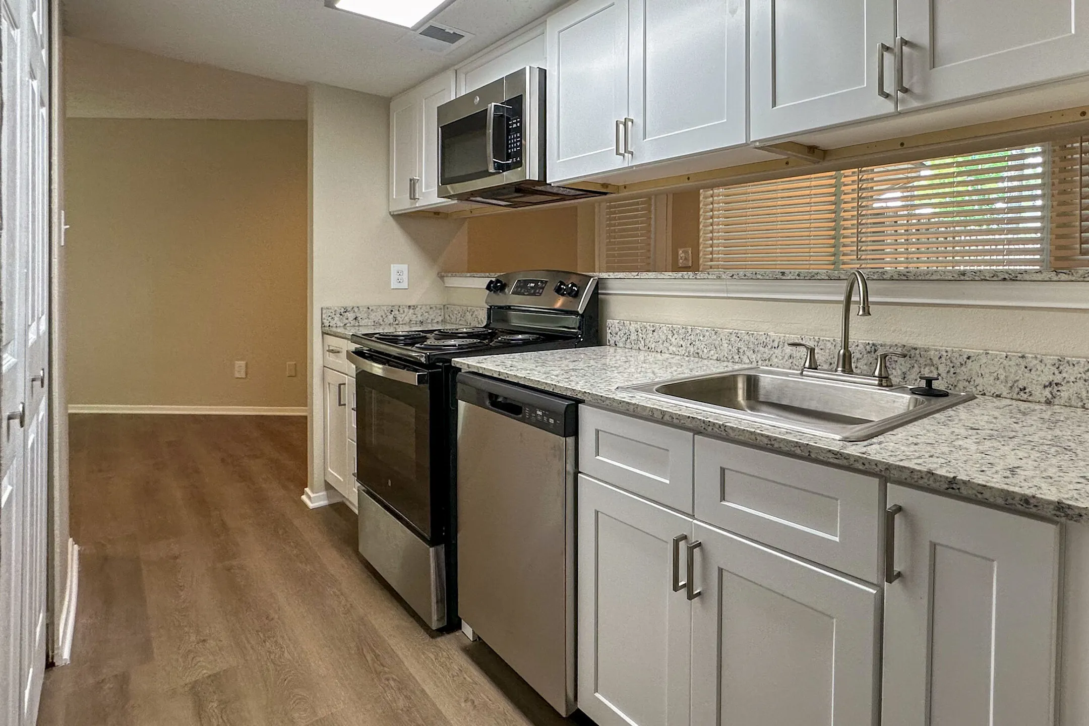 Legacy on Lynnfield 5900 Cedar Forrest Dr Memphis, TN Apartments