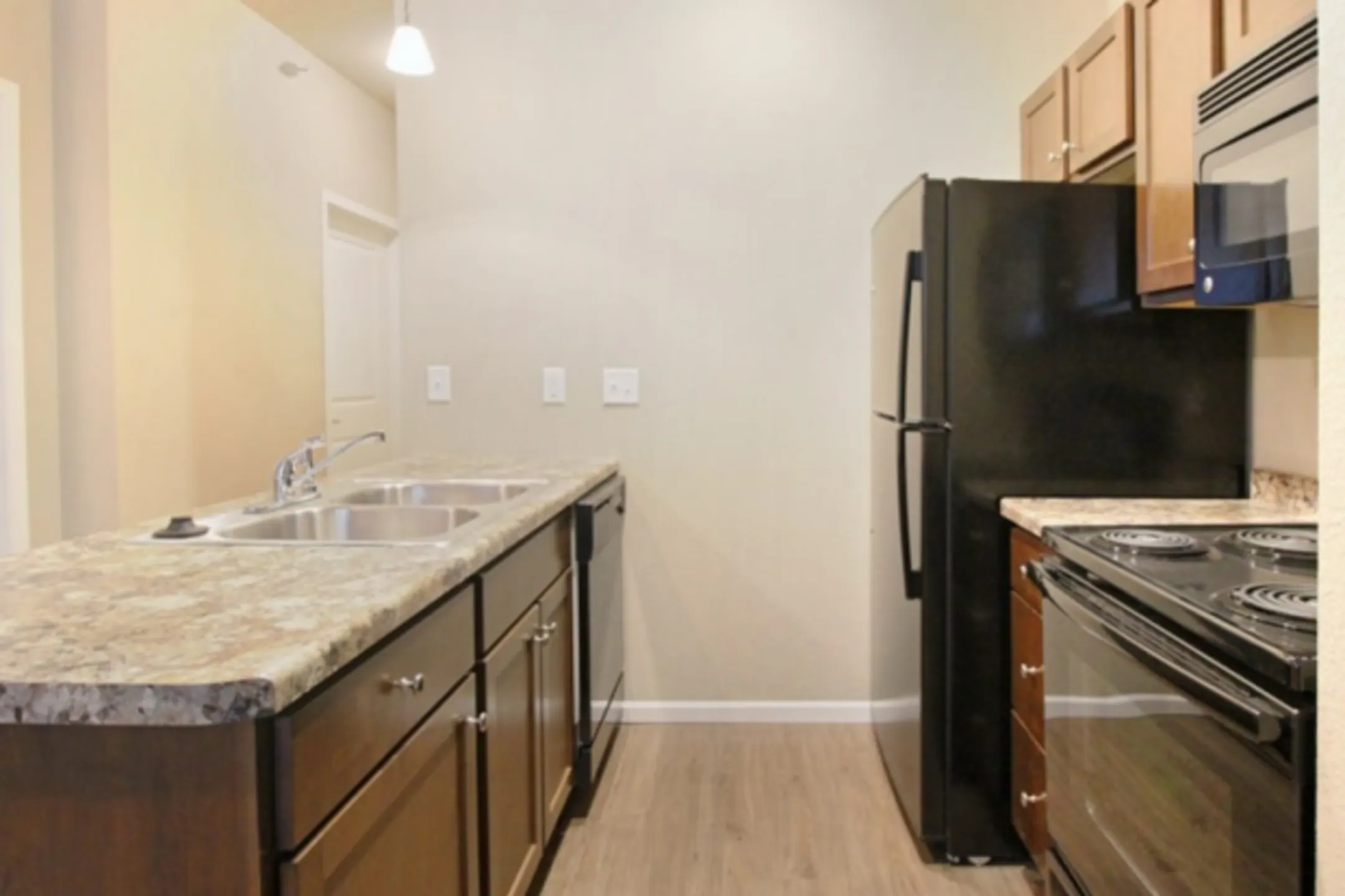 Brookledge Apartments Watford City, ND 58854