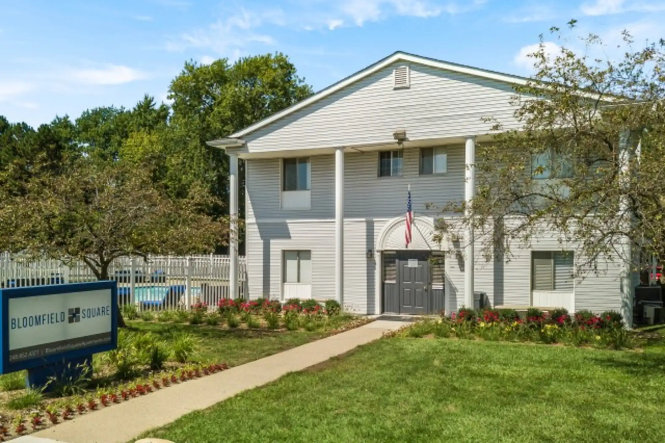 Bloomfield Square Apartments 3161 Bloomfield Ln Auburn Hills, MI