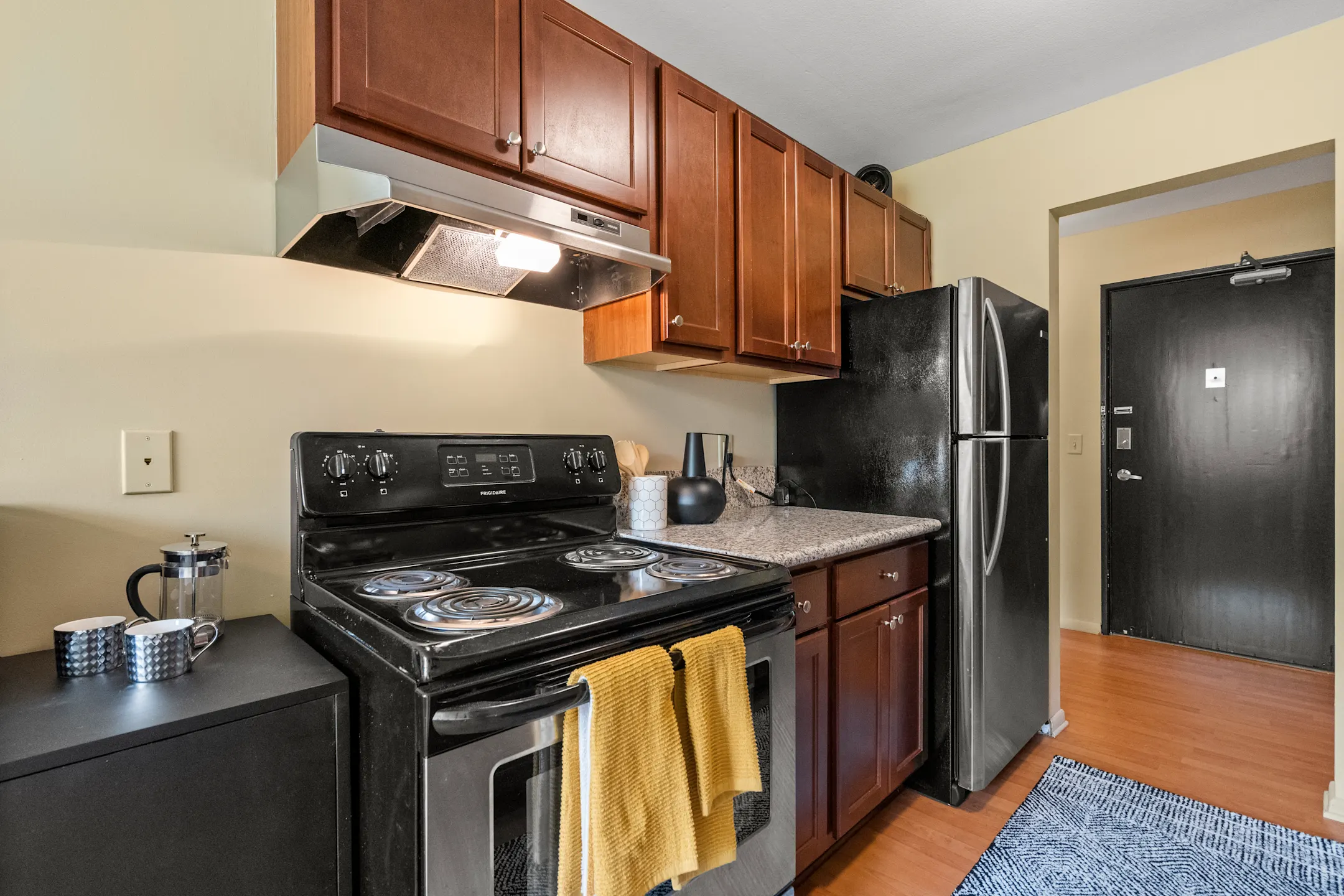 Kitchen - West End Apartments - Golden Valley, MN