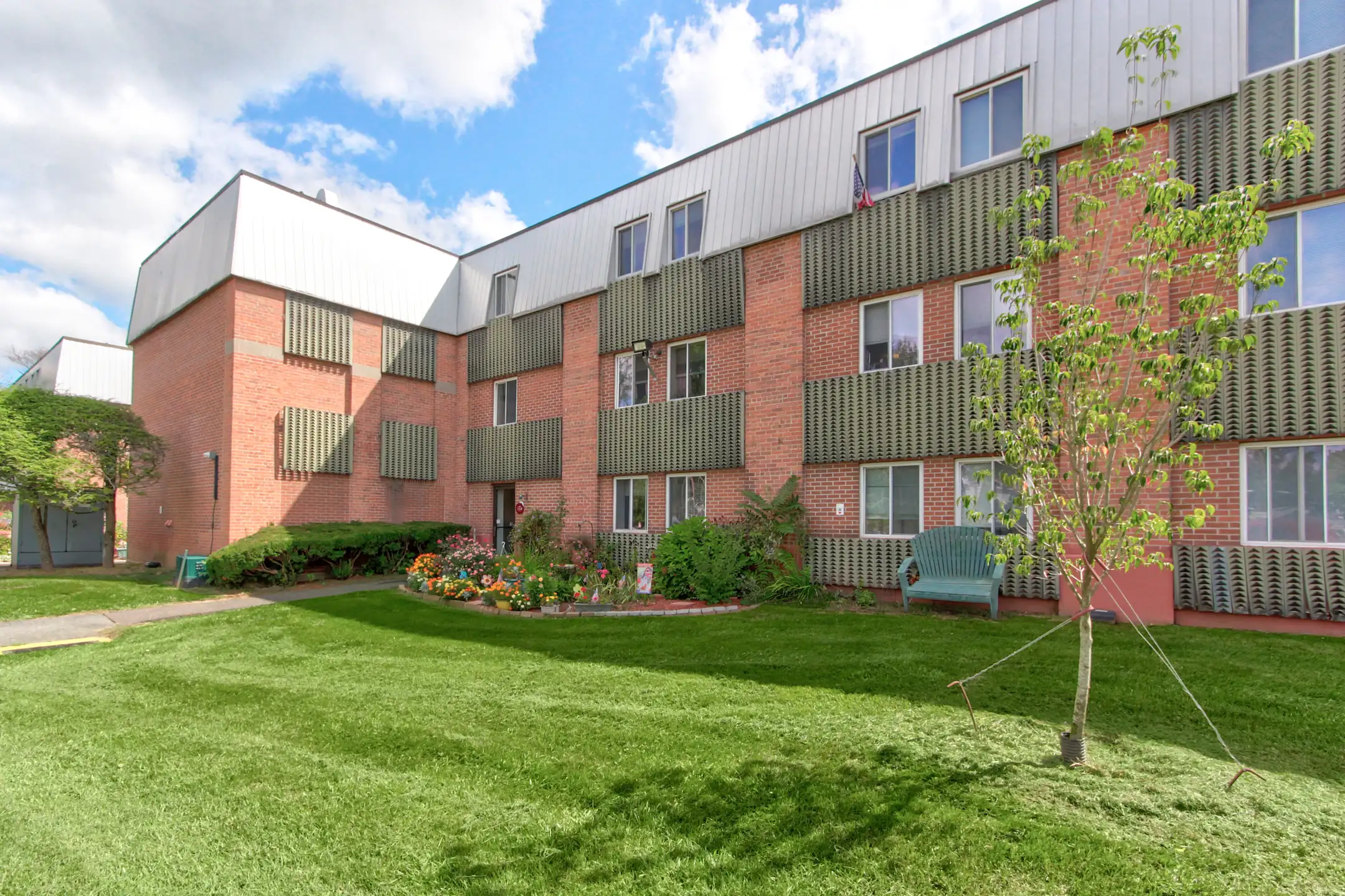 Silver Pond Apartments 656 Center St Wallingford, CT Apartments for