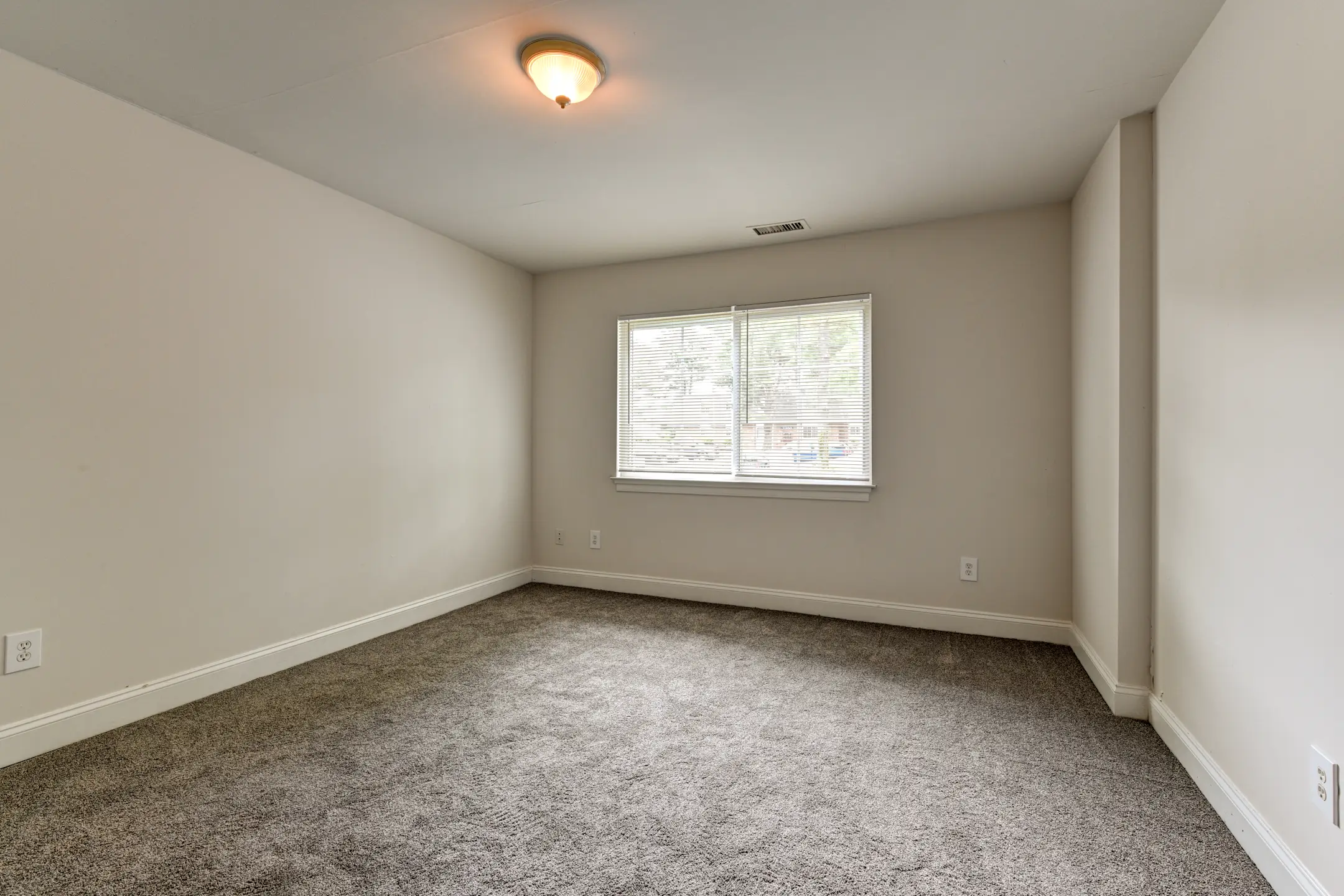 Bedroom - The Courtyards - Beverly, NJ