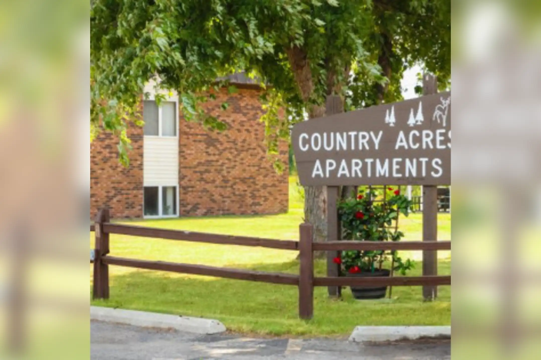 Country Acres Apartments 1918 Greenwood Street East Thief River