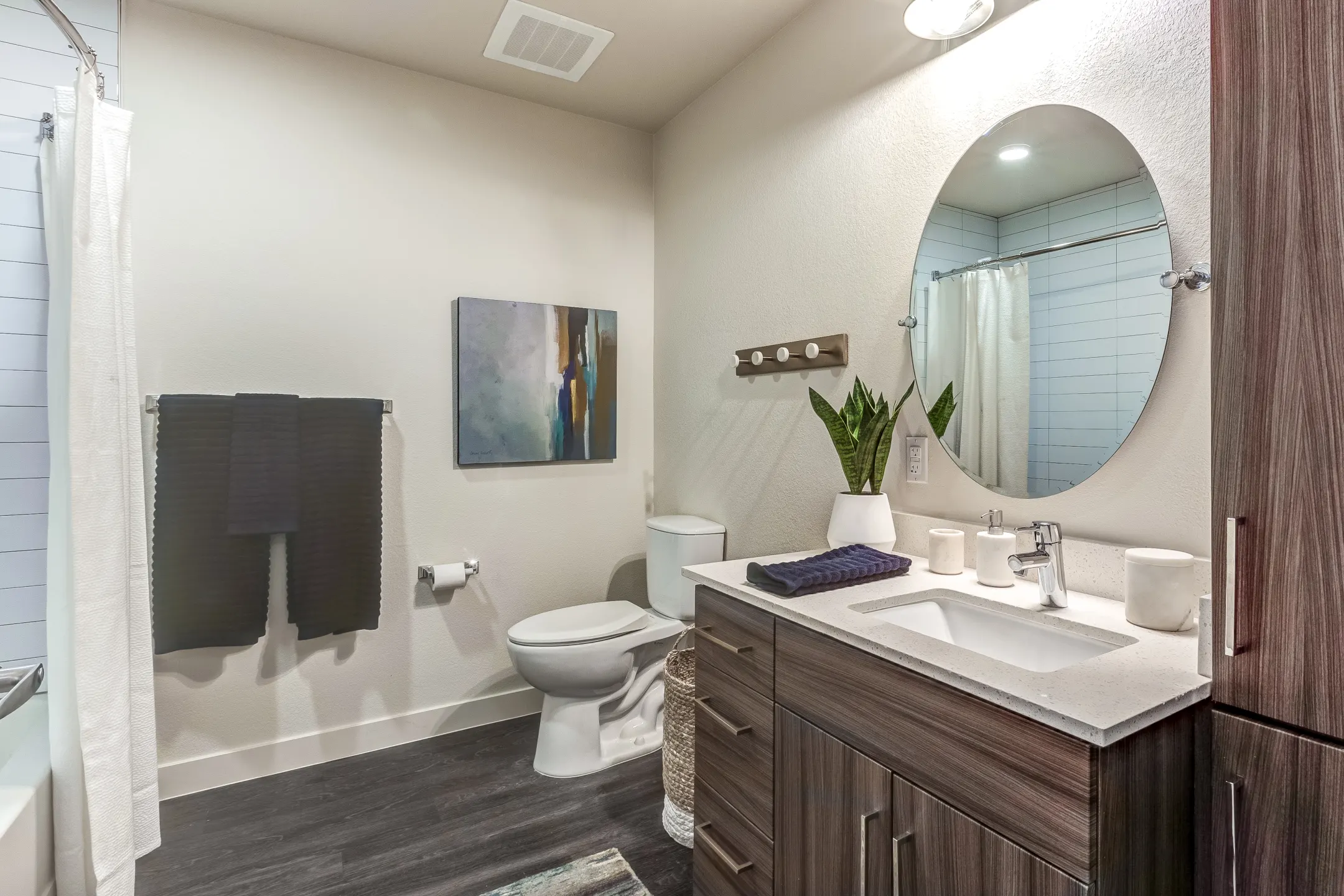 Bathroom - Circa Central Avenue - Phoenix, AZ
