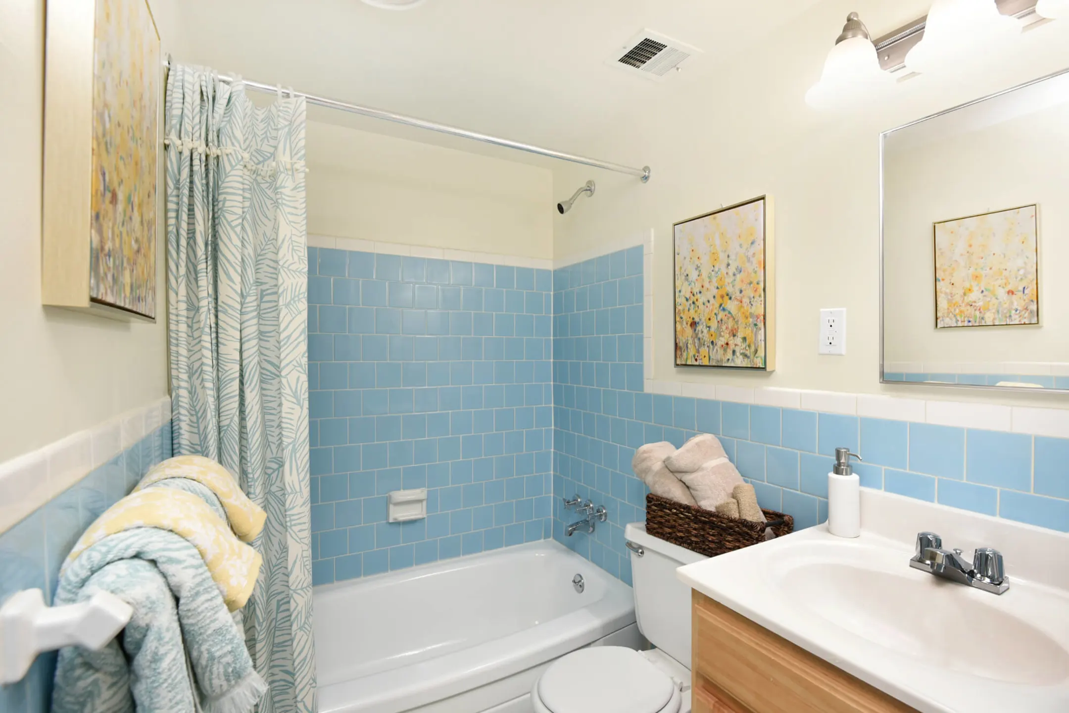 Bathroom - Winston Apartments - Baltimore, MD