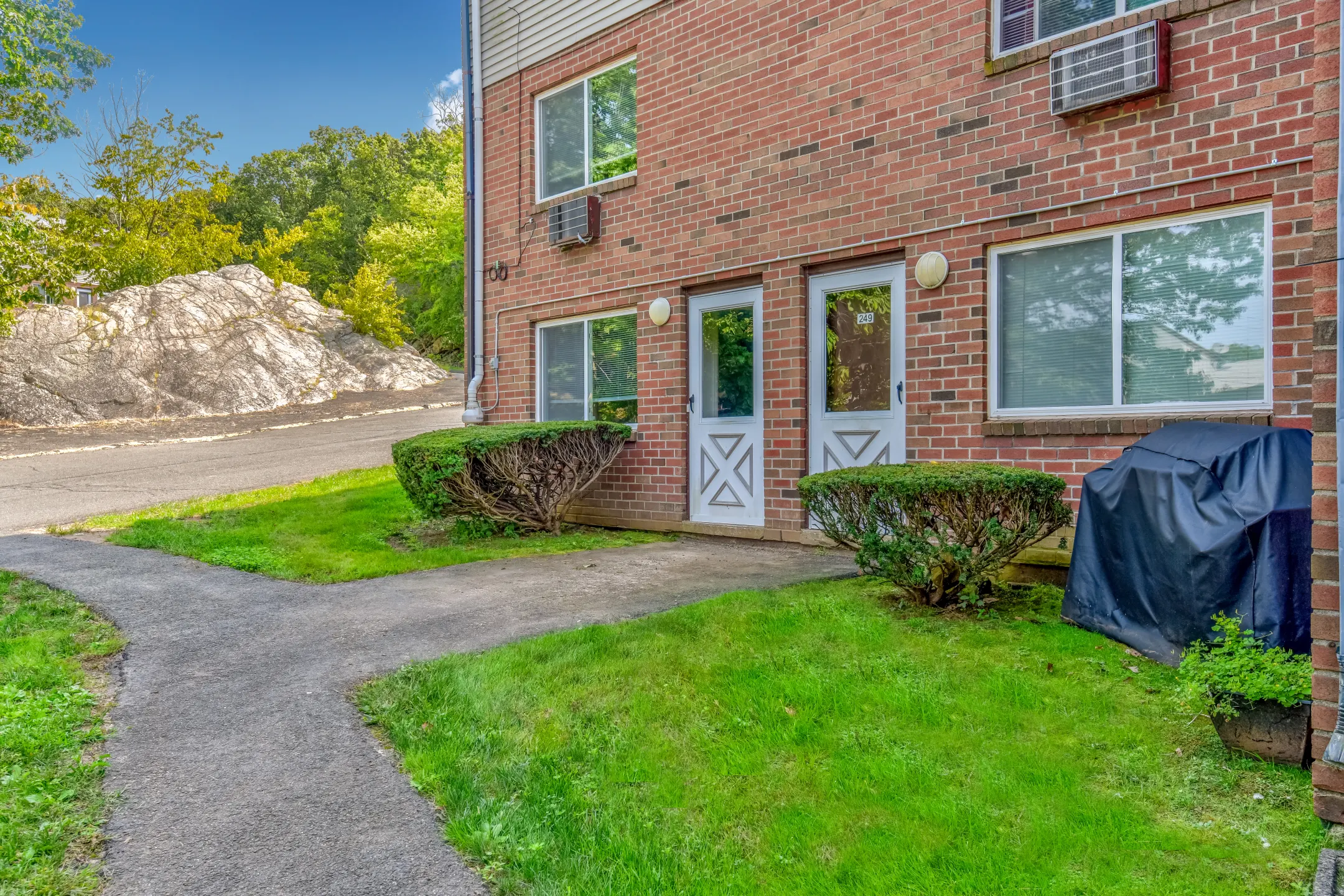 Woodbury Apartments Woodbury Circle Middletown, CT Apartments for