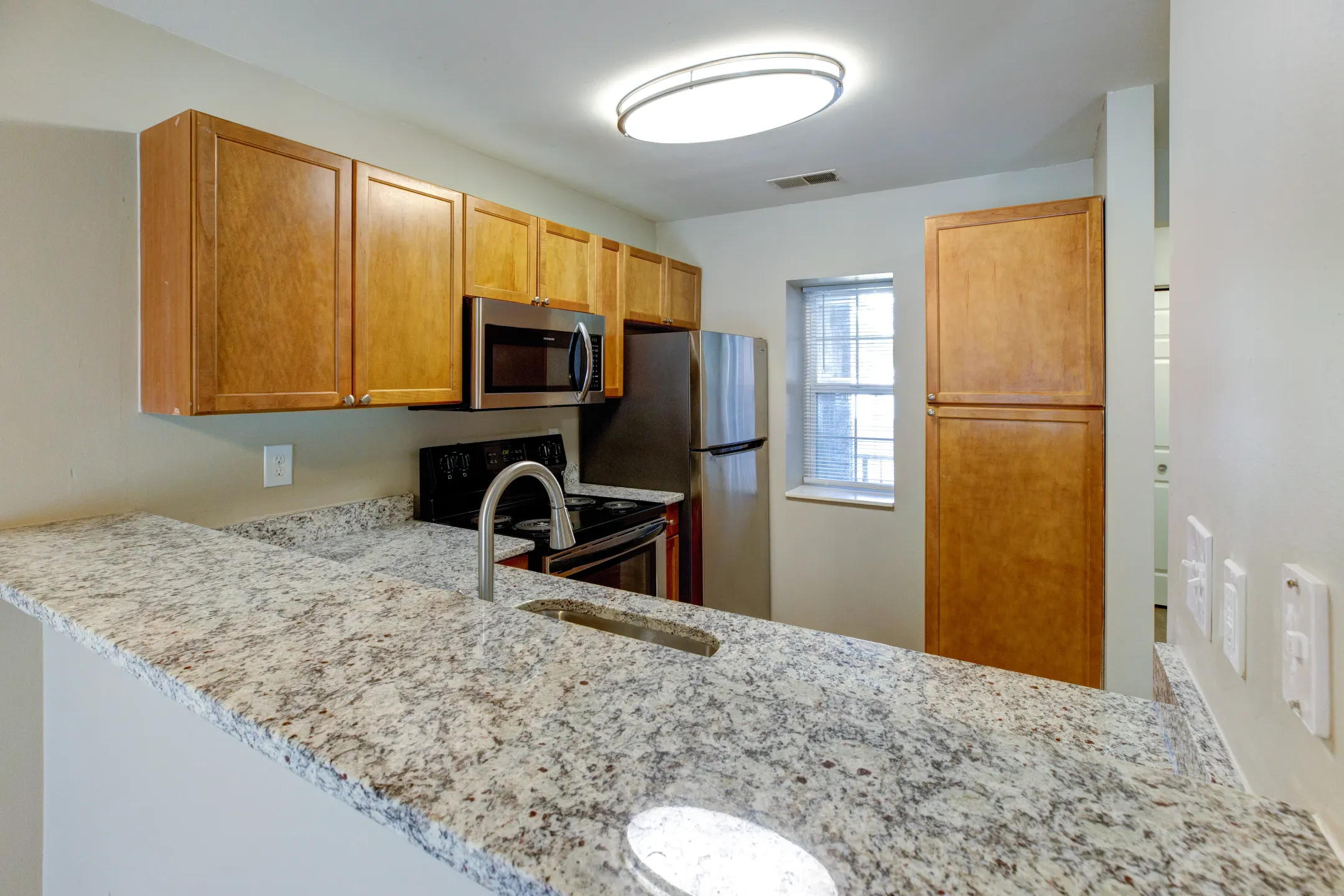 Kitchen - The Pointe at Canton Apartments & Townhomes - Canton, MI