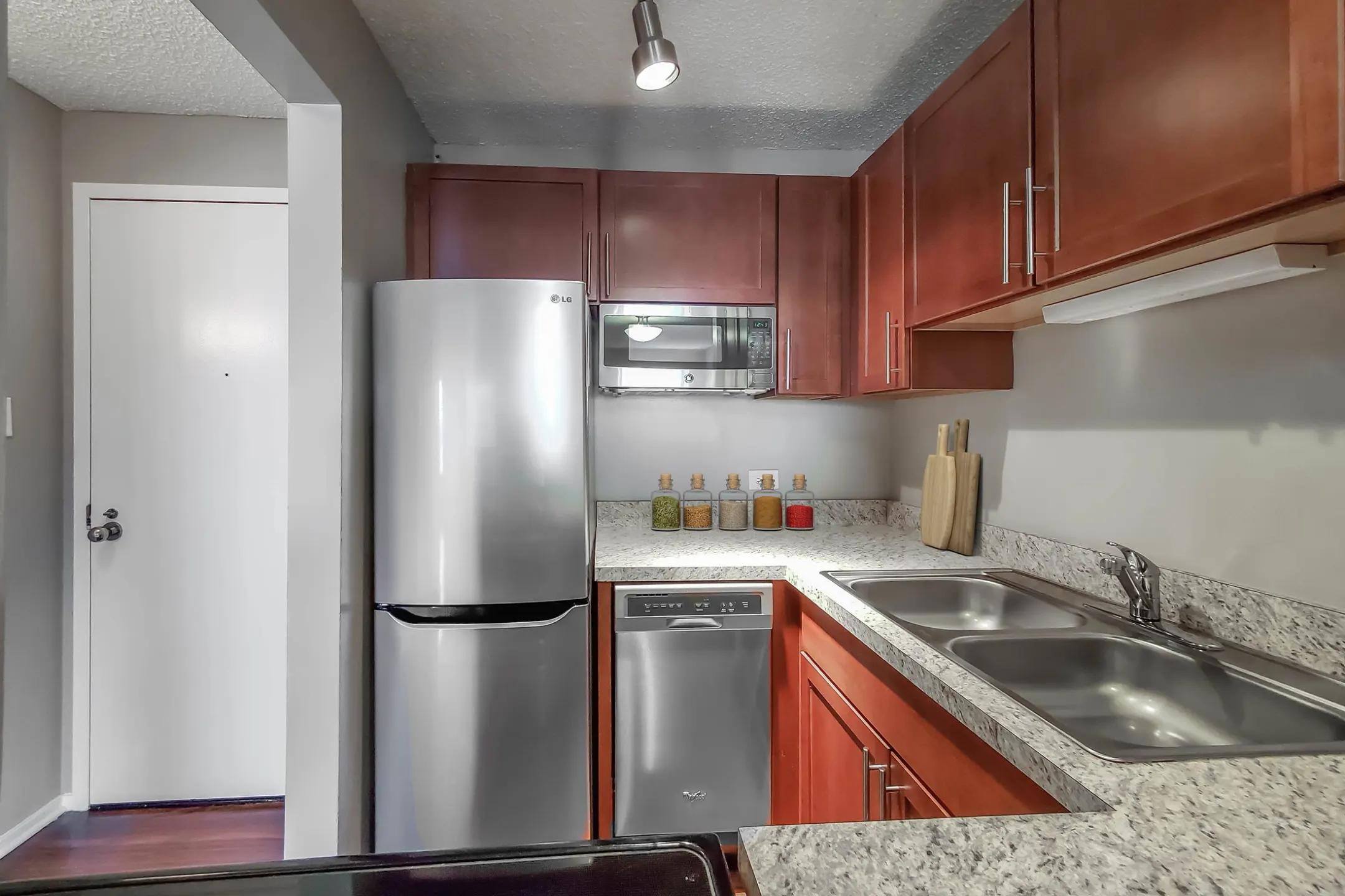 Kitchen - Axis Apartments and Lofts - Chicago, IL