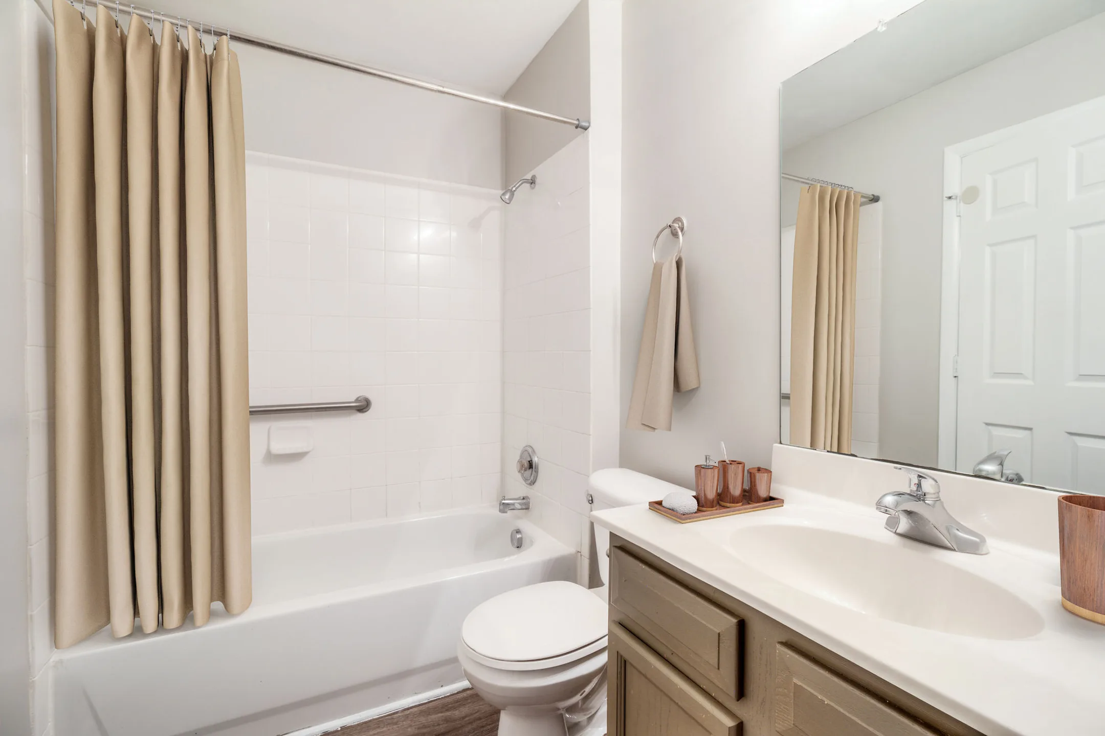 Lakeside Apartments Davidson, NC 28036