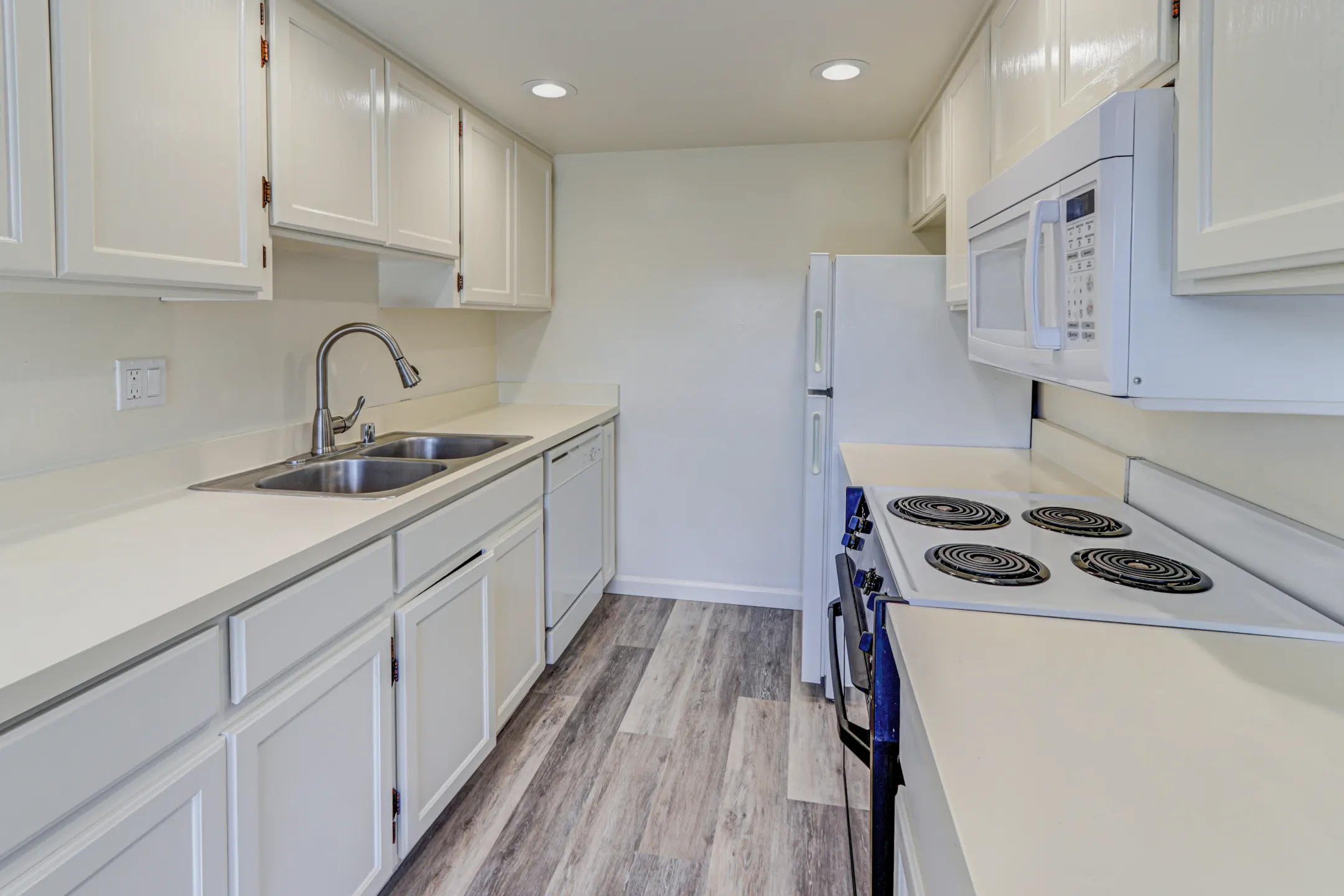 Moorpark Garden Apartments - San Jose, CA 95128