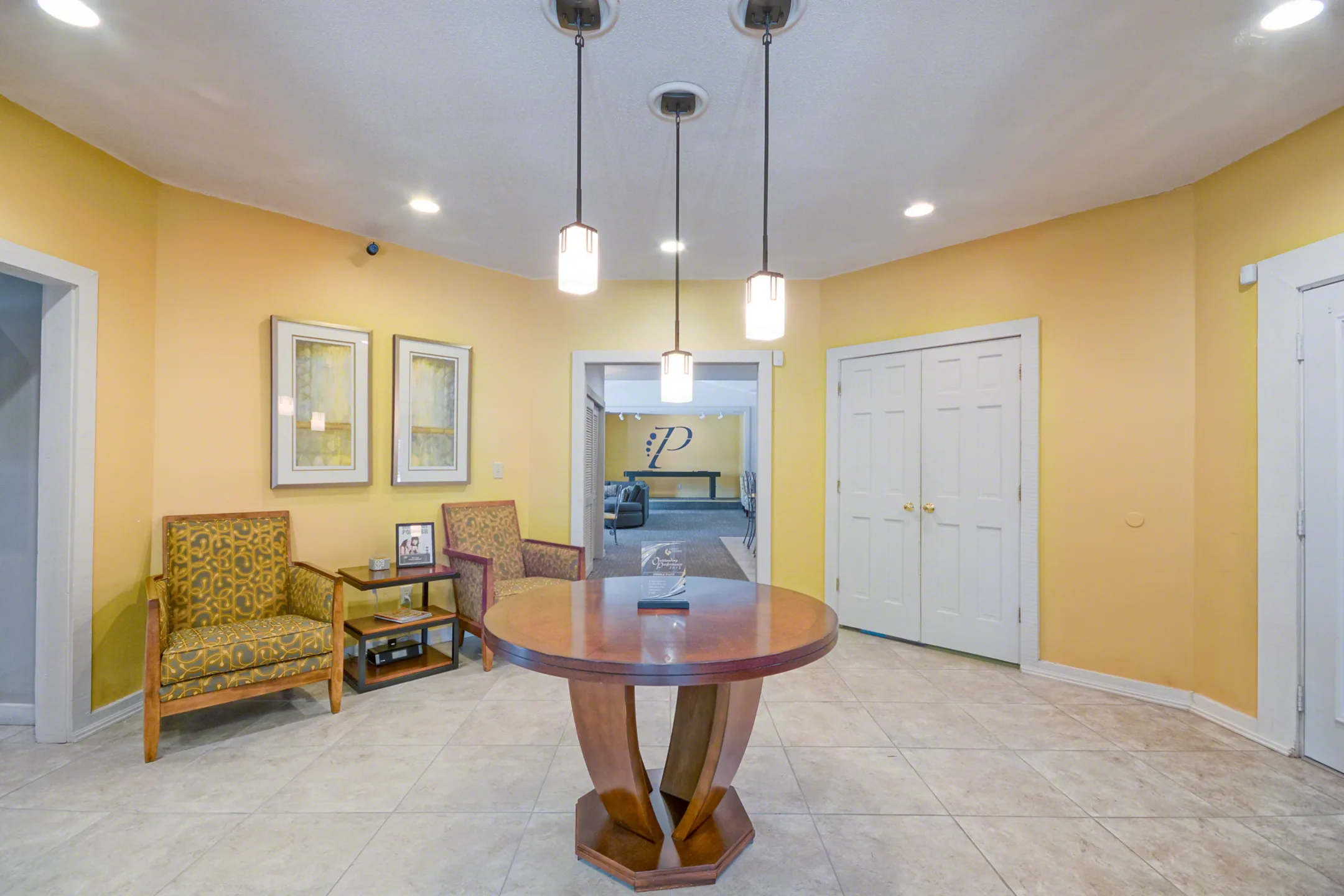 Living Room - Pebble Point Apartments of Indianapolis - Indianapolis, IN