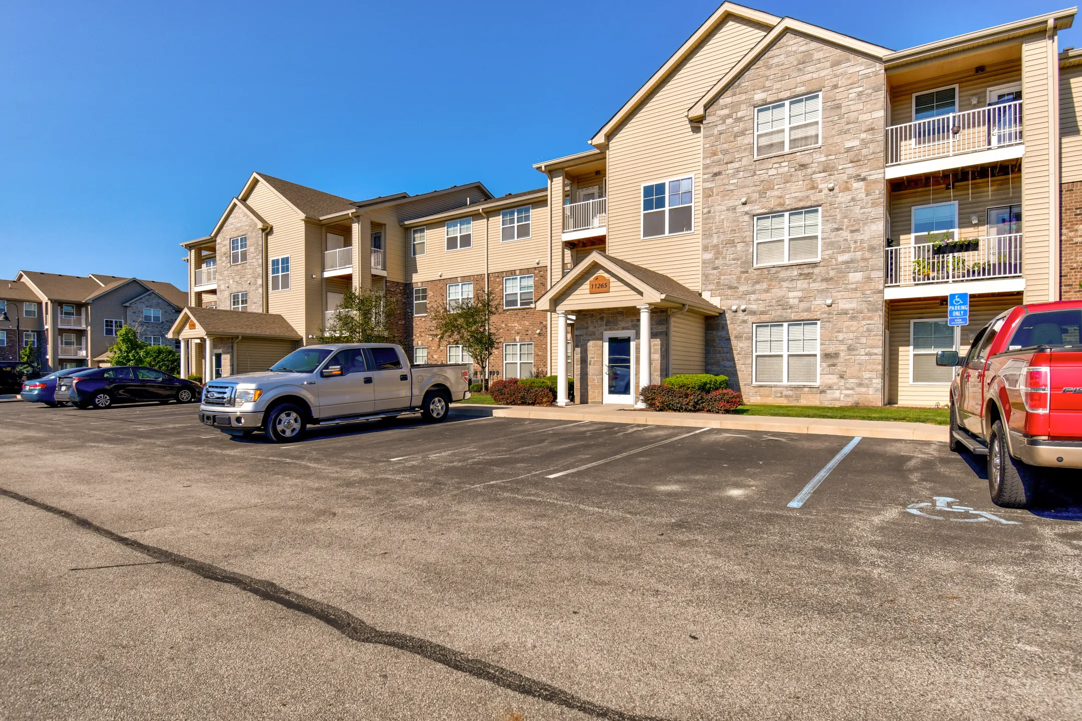 Building - Steeplechase at Parkview Apartments - Fort Wayne, IN