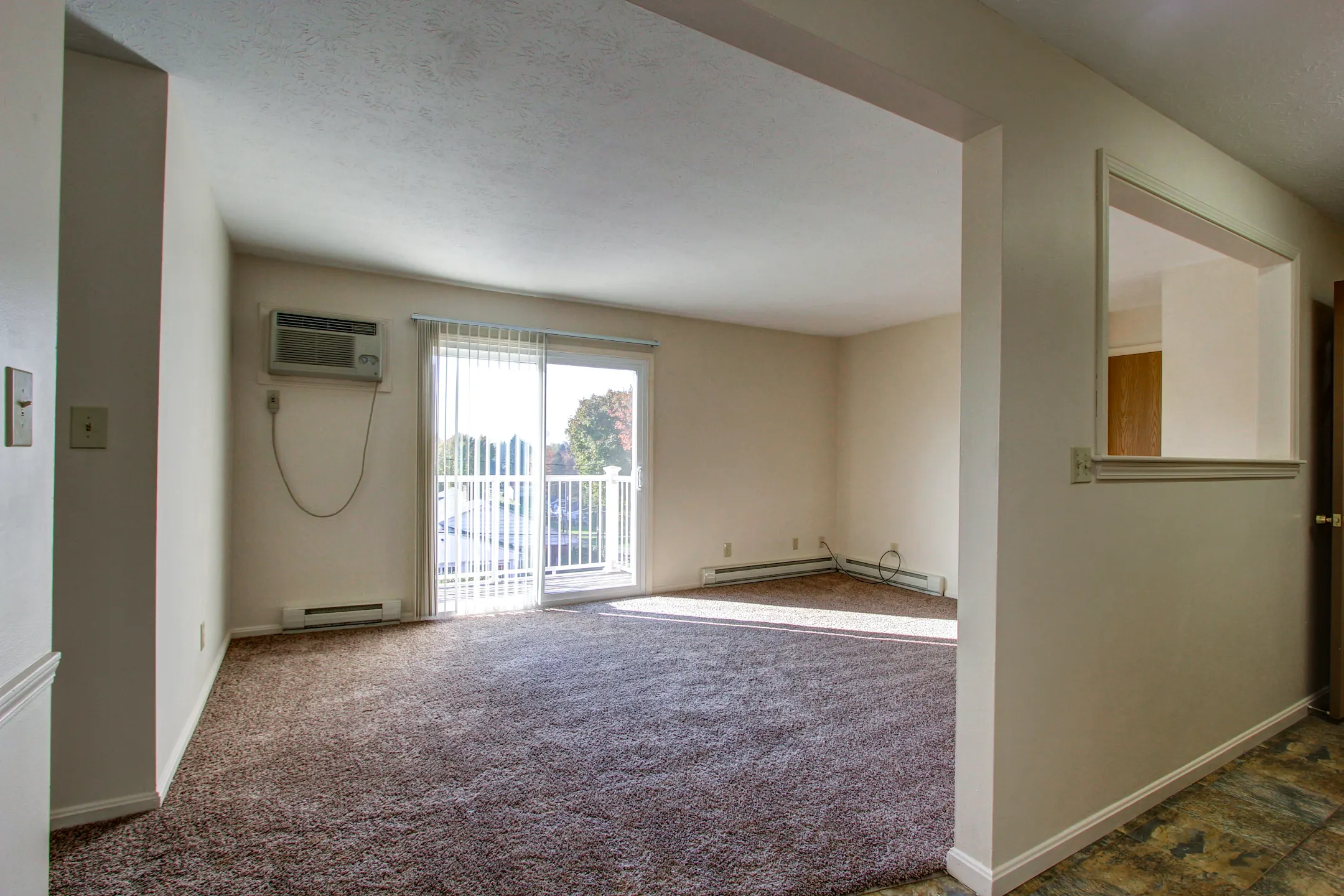 Town and Country Apartments 813 Lang St East Liverpool, OH