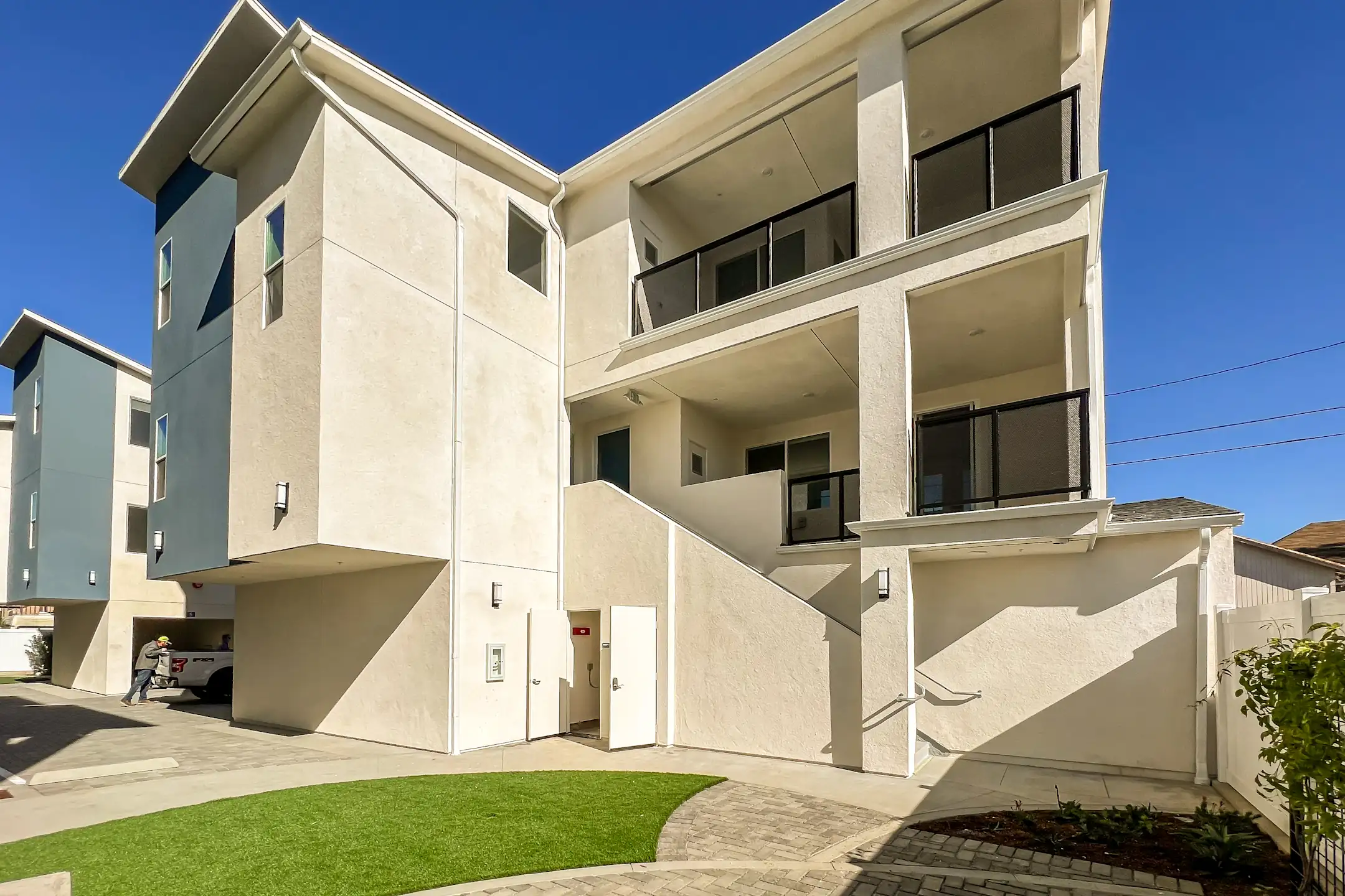 Building - 611 Highland Avenue - National City, CA