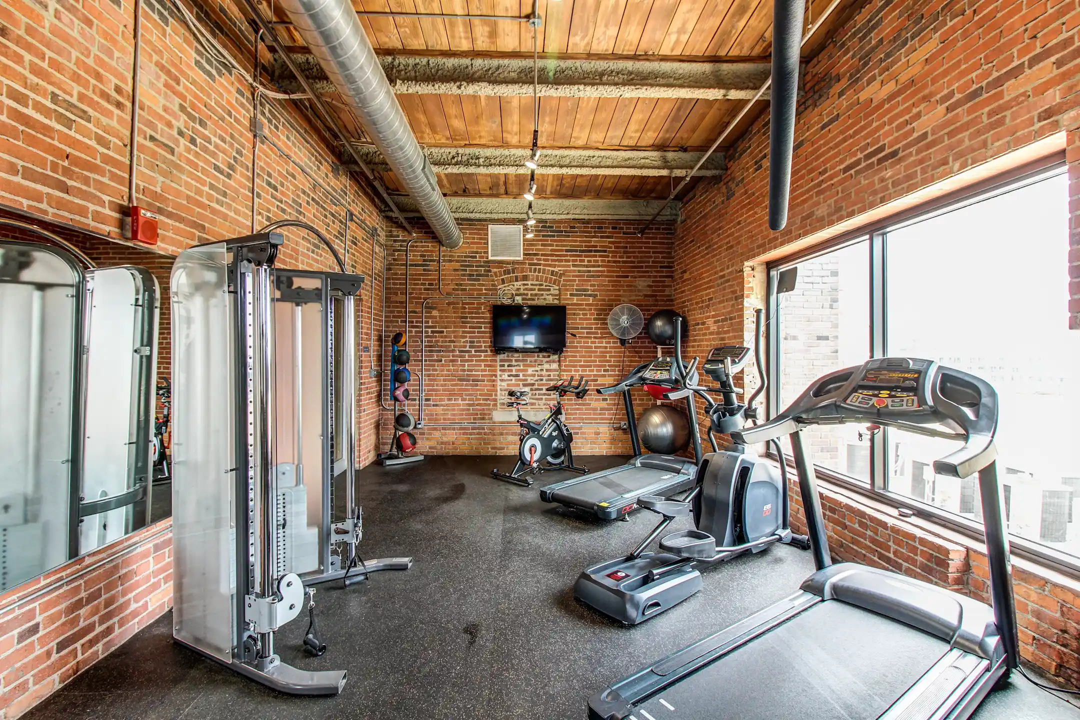 Fitness Weight Room - Windows Lofts - Kansas City, MO