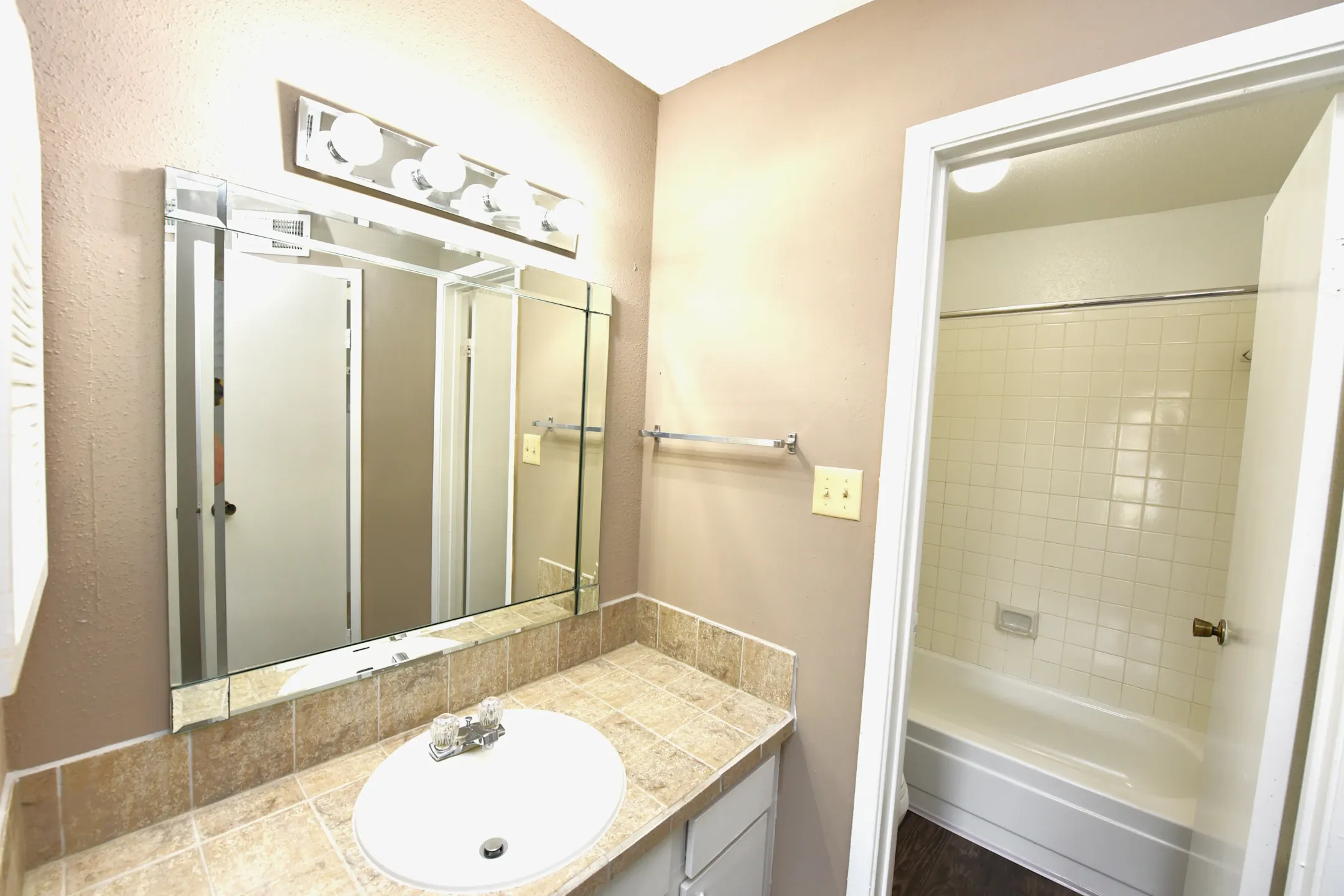 Wilshire Park Apartments Houston, TX 77054