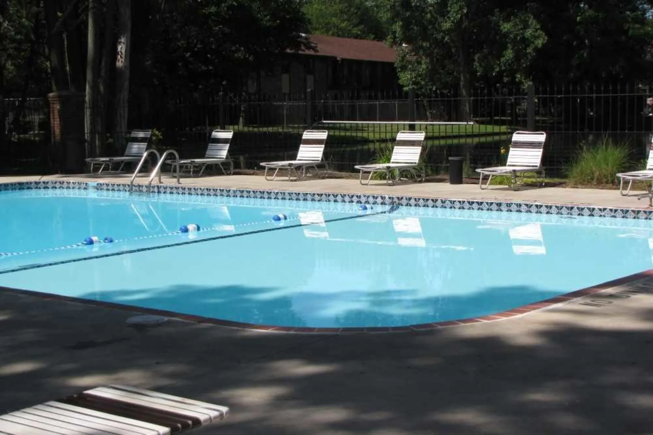 Pool - Lake Of The Woods Apartments - Toledo, OH